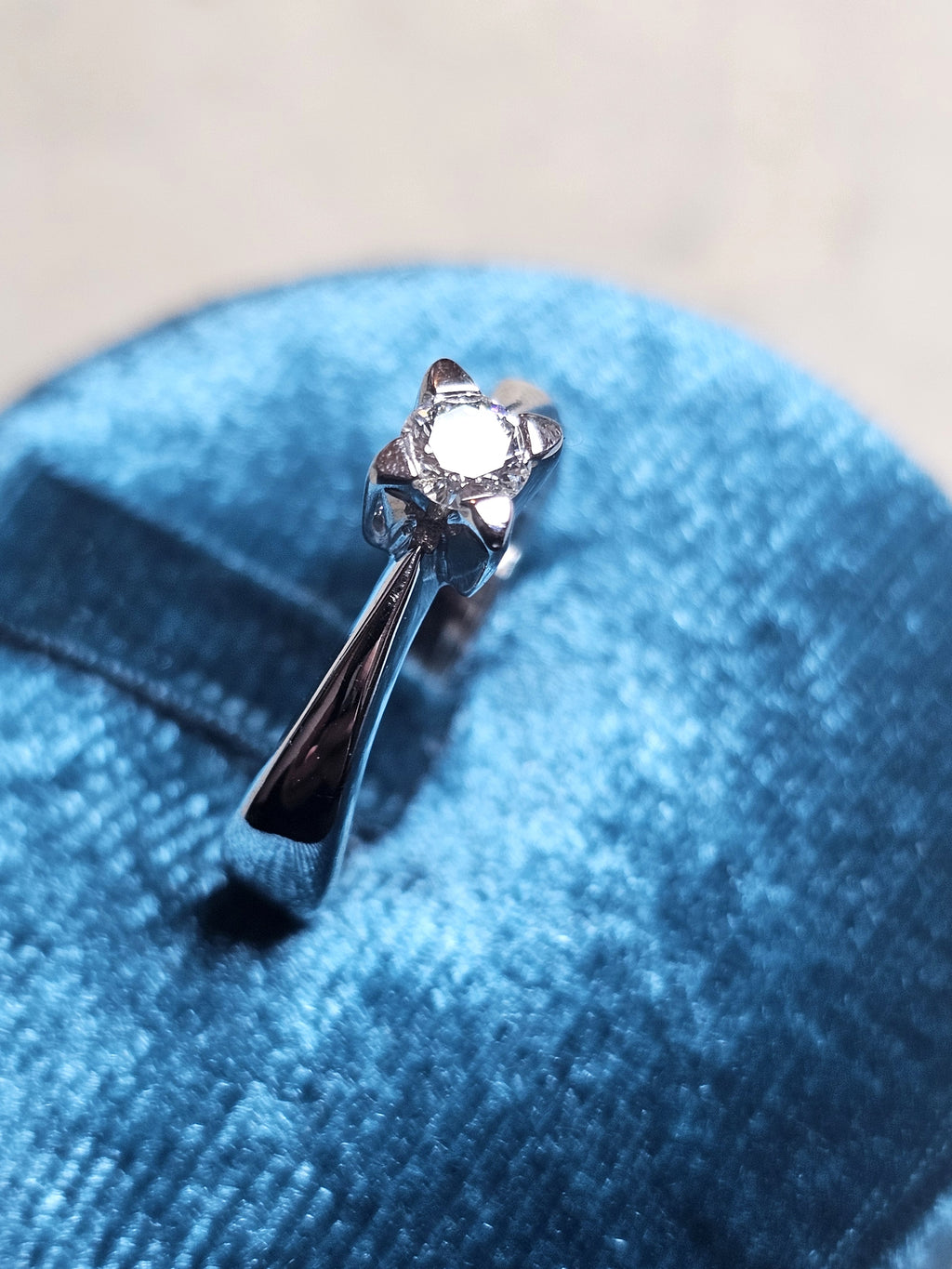 SOLITARIO DIAMANTE NATURALE KT 0,23  I COLOR VS2