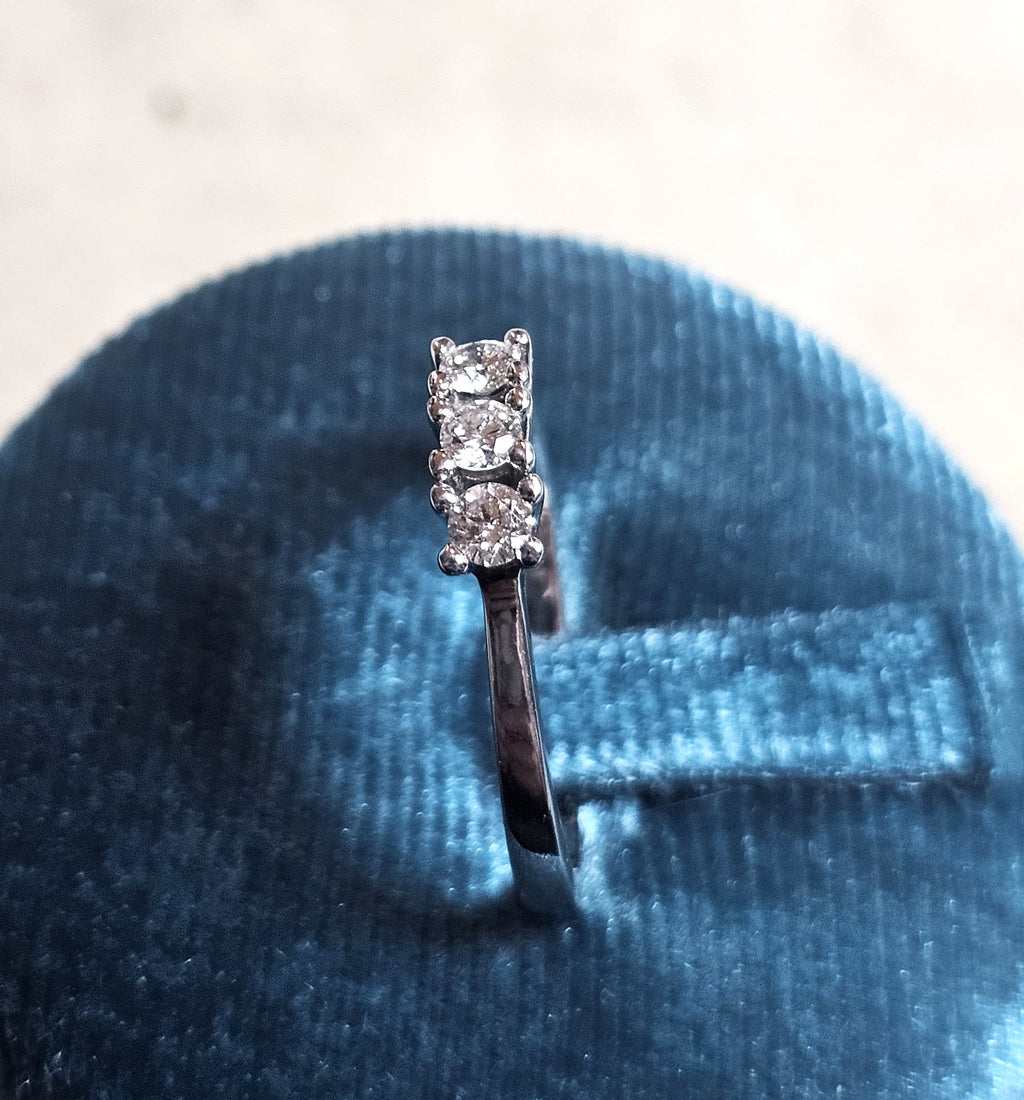 TRILOGY DIAMANTI NATURALI KT 0,27 I COLOR VS2