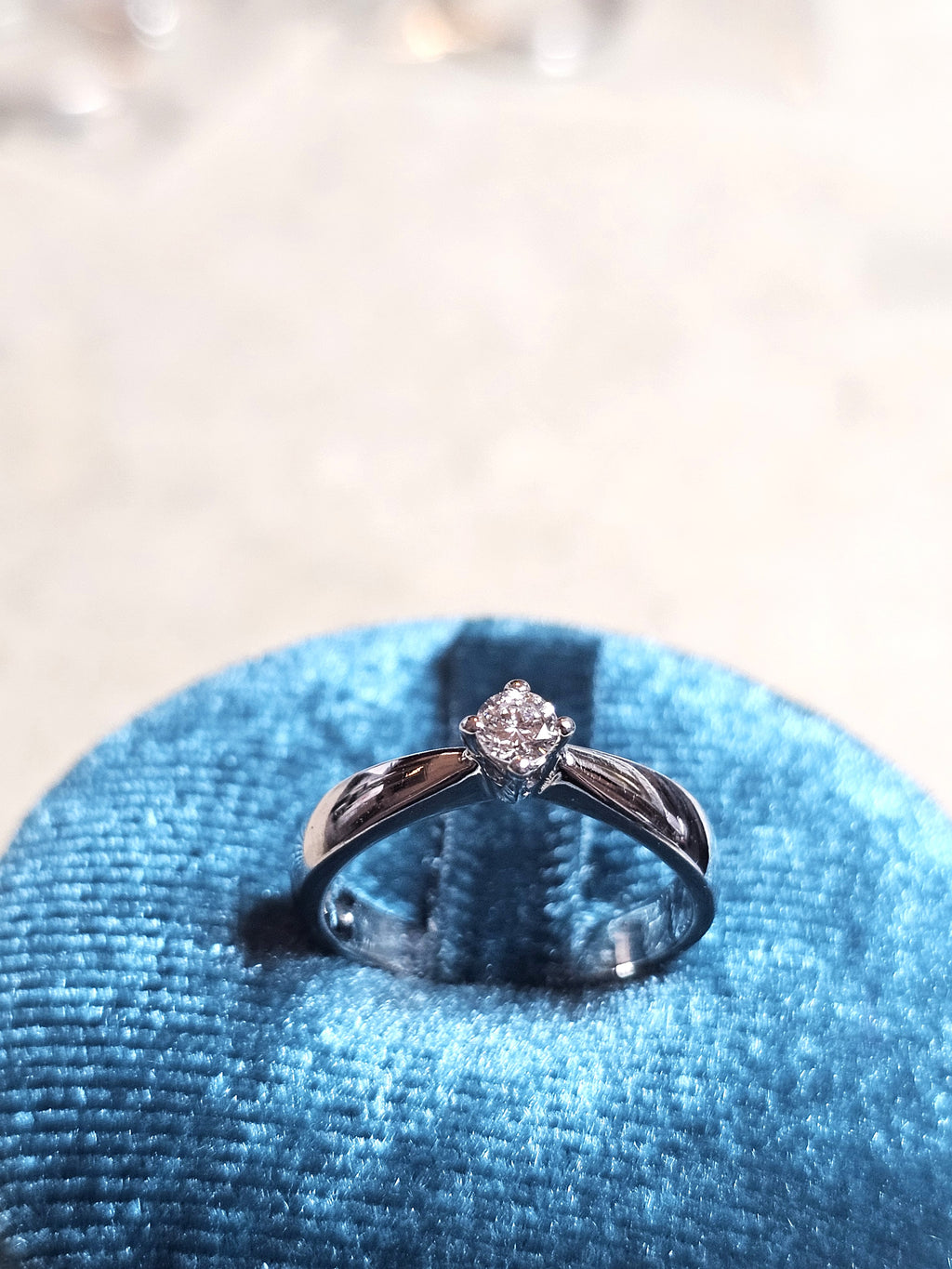 SOLITARIO DIAMANTE NATURALE KT 0,16 H COLOR VS1