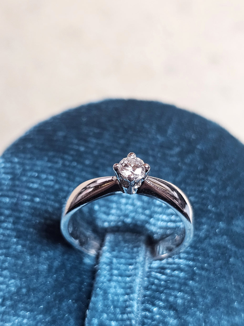 SOLITARIO DIAMANTE NATURALE KT 0,16 H COLOR VS1