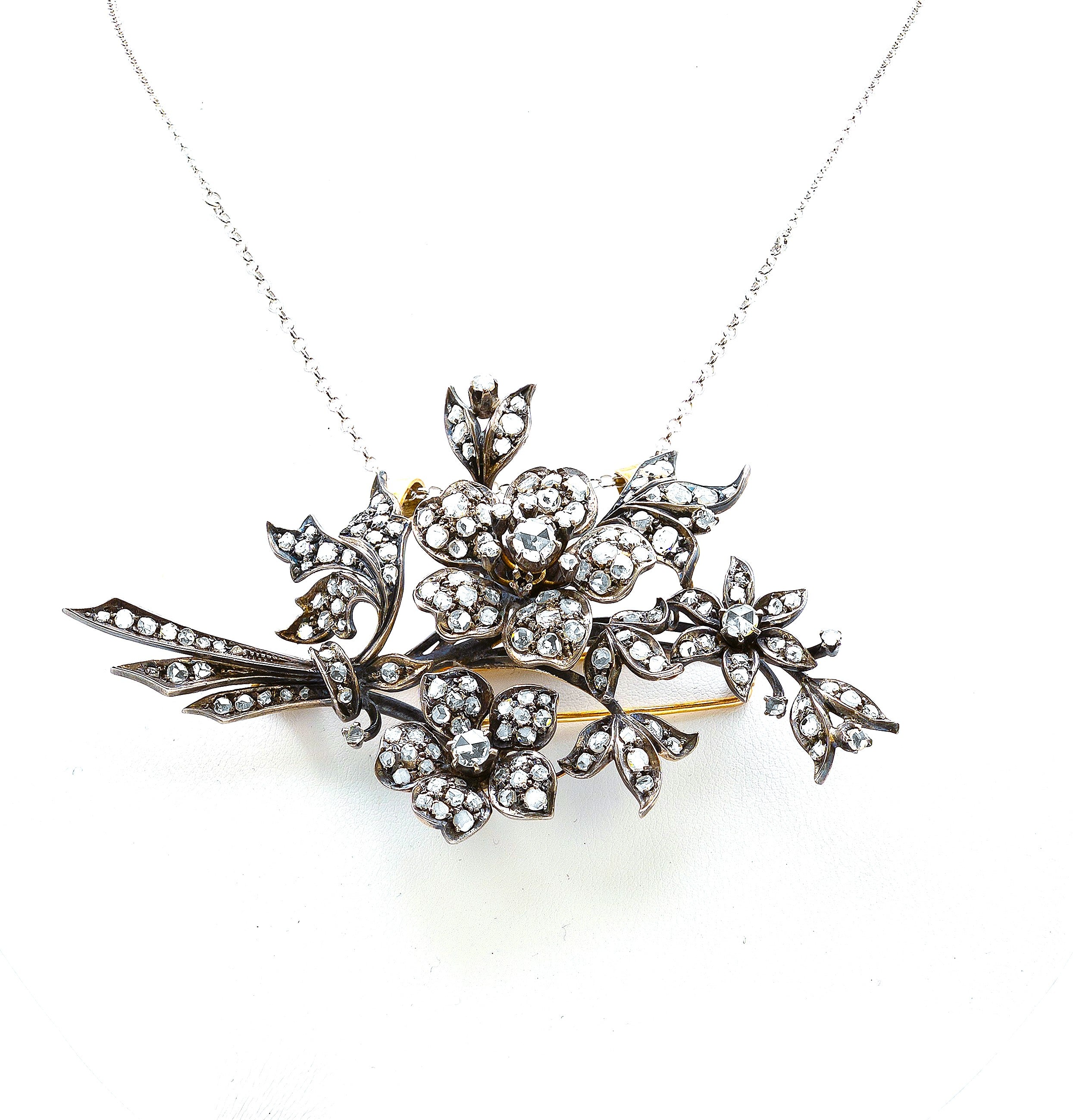 SPILLA VITTORIANA IN ORO GIALLO E ARGENTO      (1880/90) DIAMANTI NATURALI  KT 7,50