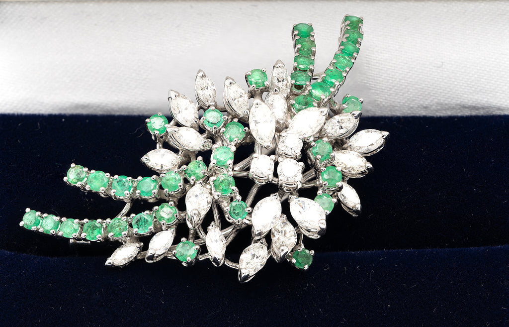 SPILLA IN ORO BIANCO 18KT DIAMANTI NATURALI E SMERALDI COLOMBIANI   ANNI 50