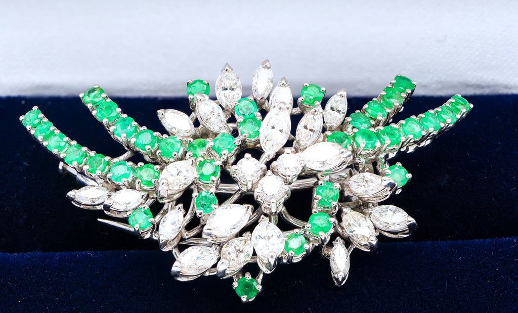 SPILLA IN ORO BIANCO 18KT DIAMANTI NATURALI E SMERALDI COLOMBIANI   ANNI 50