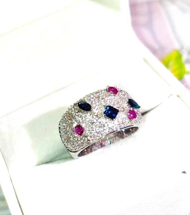 ANELLO FASCIA IN ORO BIANCO 18KT DIAMANTI ZAFFIRI RUBINI NATURALI