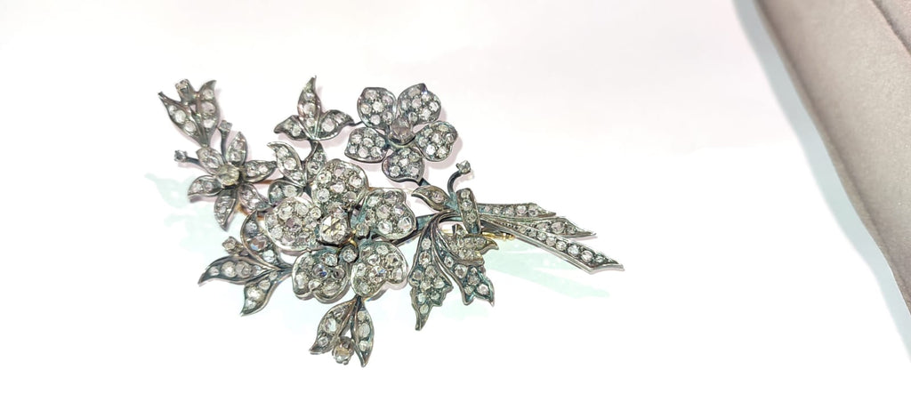 SPILLA VITTORIANA IN ORO GIALLO E ARGENTO      (1880/90) DIAMANTI NATURALI  KT 7,50