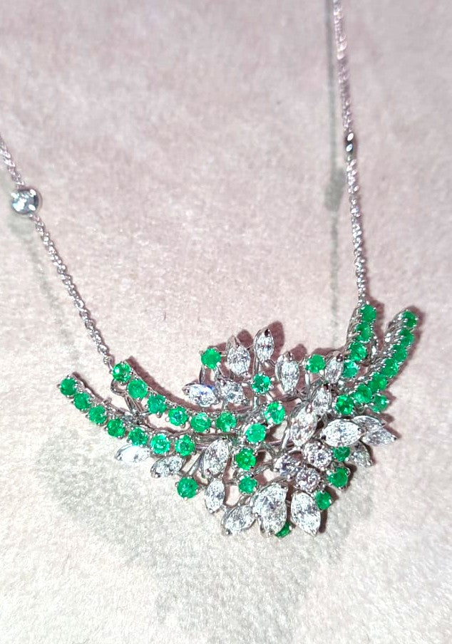 SPILLA IN ORO BIANCO 18KT DIAMANTI NATURALI E SMERALDI COLOMBIANI   ANNI 50