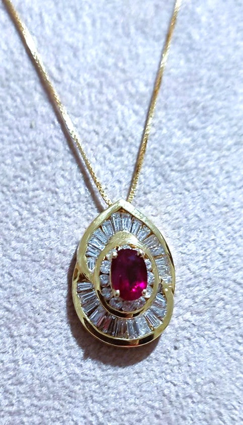 PENDENTE IN ORO GIALLO 18KT RUBINO BIRMANO E DIAMANTI NATURALI