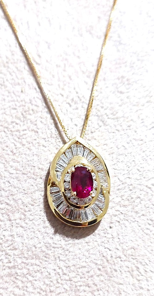 PENDENTE IN ORO GIALLO 18KT RUBINO BIRMANO E DIAMANTI NATURALI