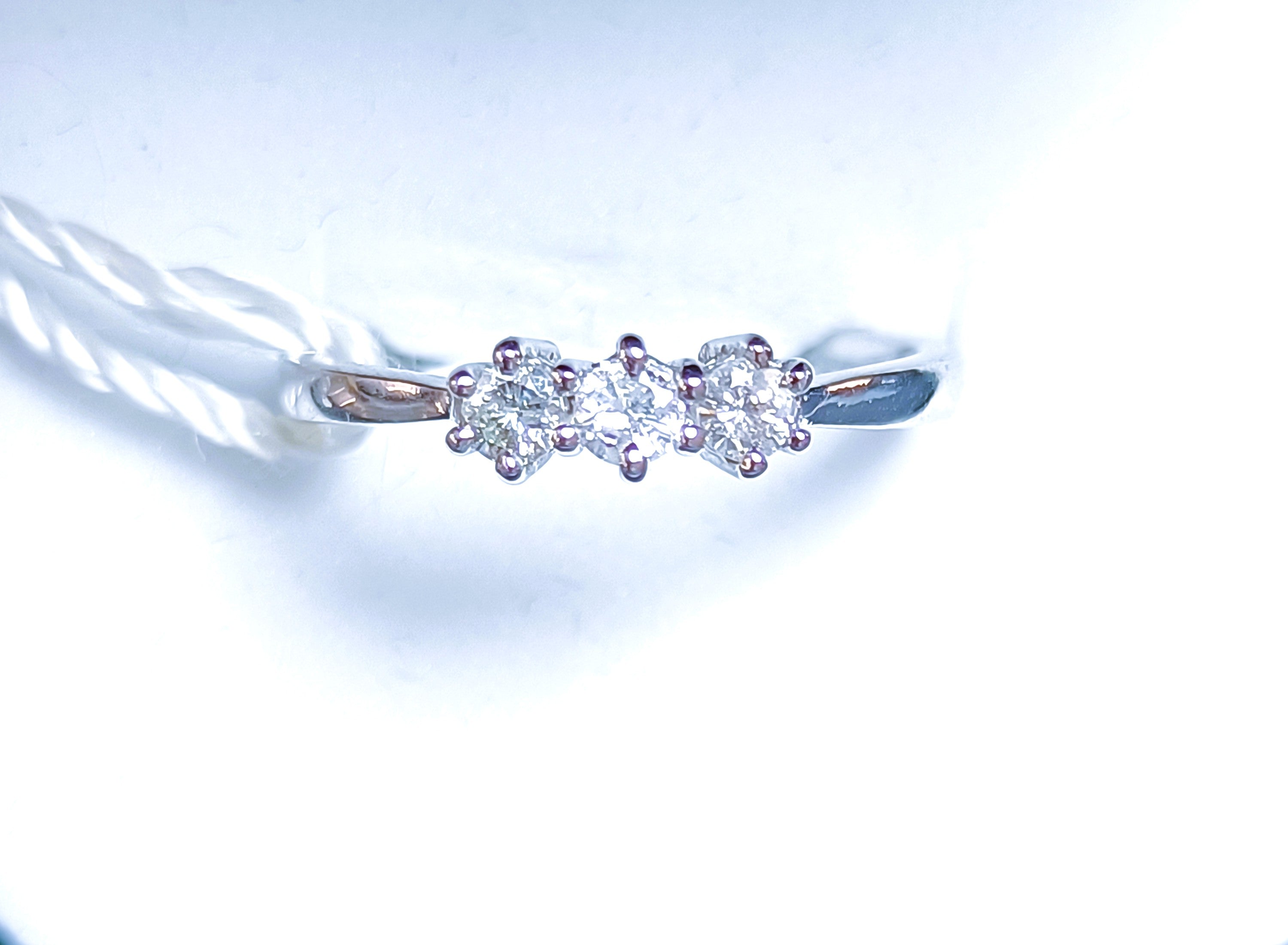 TRILOGY IN ORO BIANCO 18KT RICONDIZIONATO DIAMANTI NATURALI KT 0,18