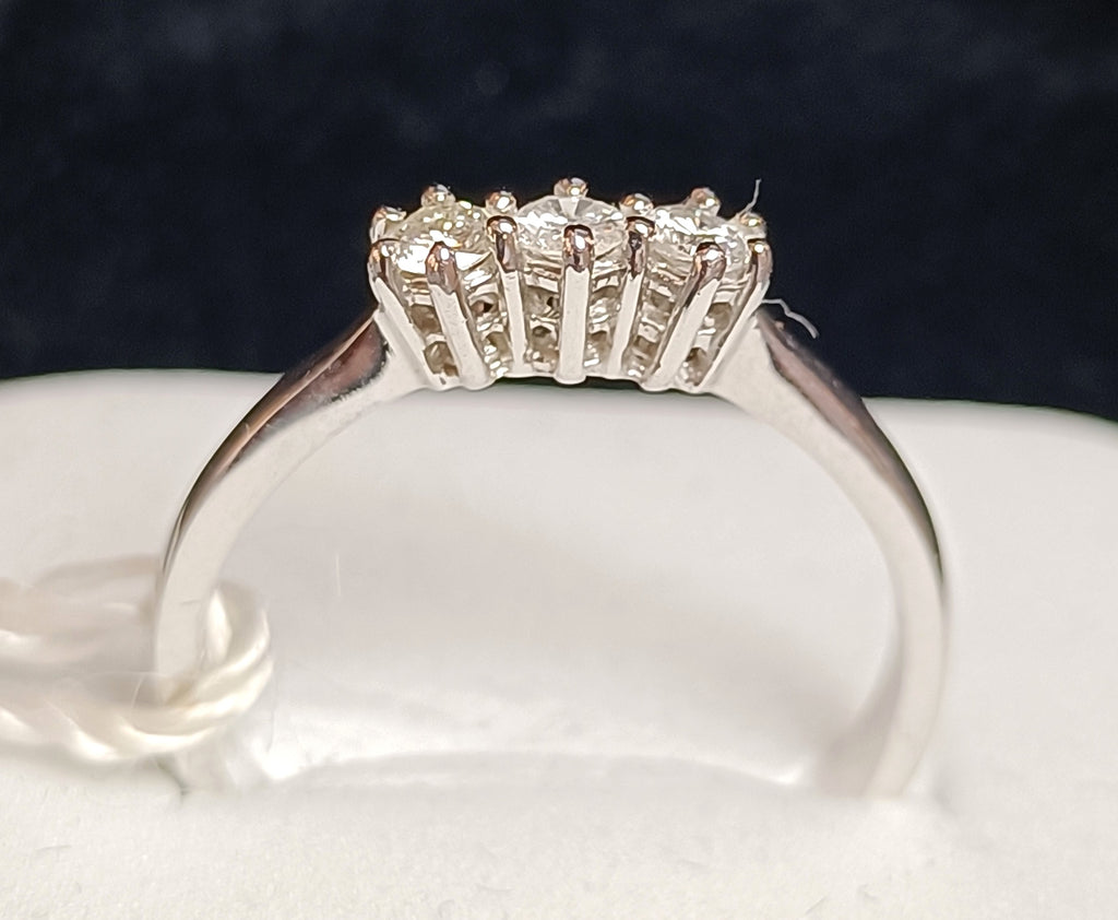 TRILOGY IN ORO BIANCO 18KT RICONDIZIONATO DIAMANTI NATURALI KT 0,18