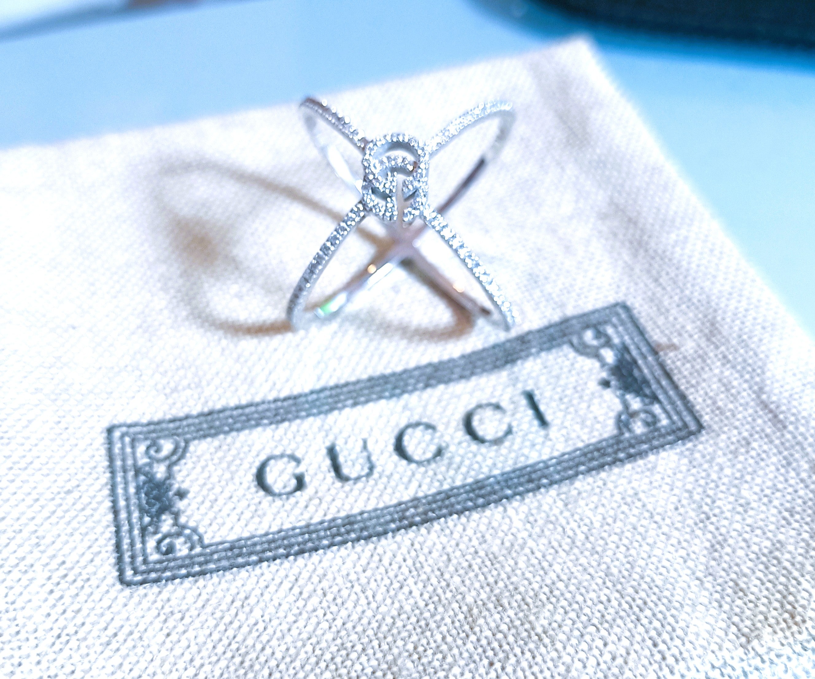 ANELLO GUCCI CON DIAMANTI NATURALI PER KT 0,71 G COLOR