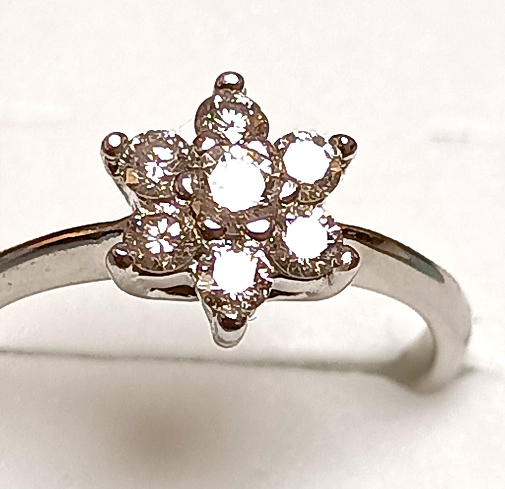 ANELLO FIORE DIAMANTI NATURALI KT 0,30 H COLOR VS2