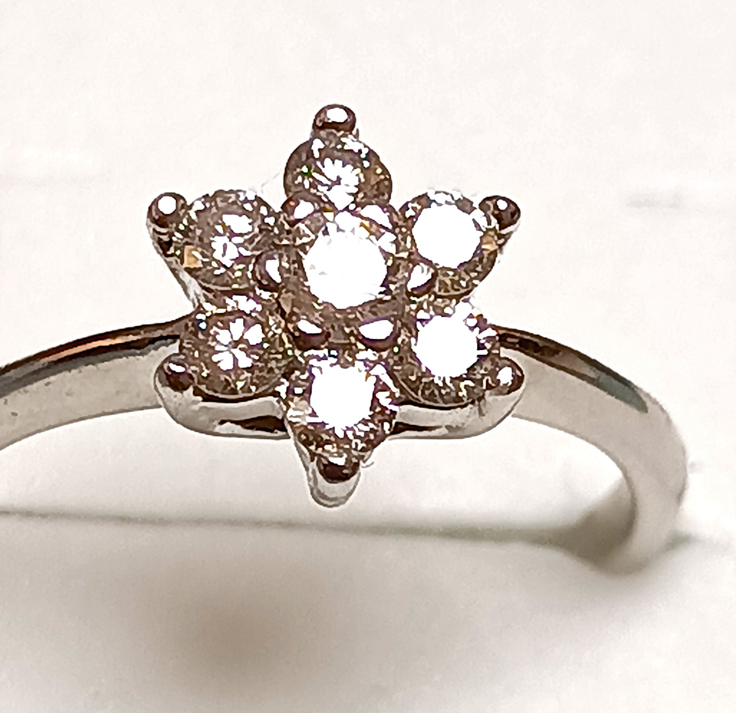 ANELLO FIORE DIAMANTI NATURALI KT 0,30 H COLOR VS2