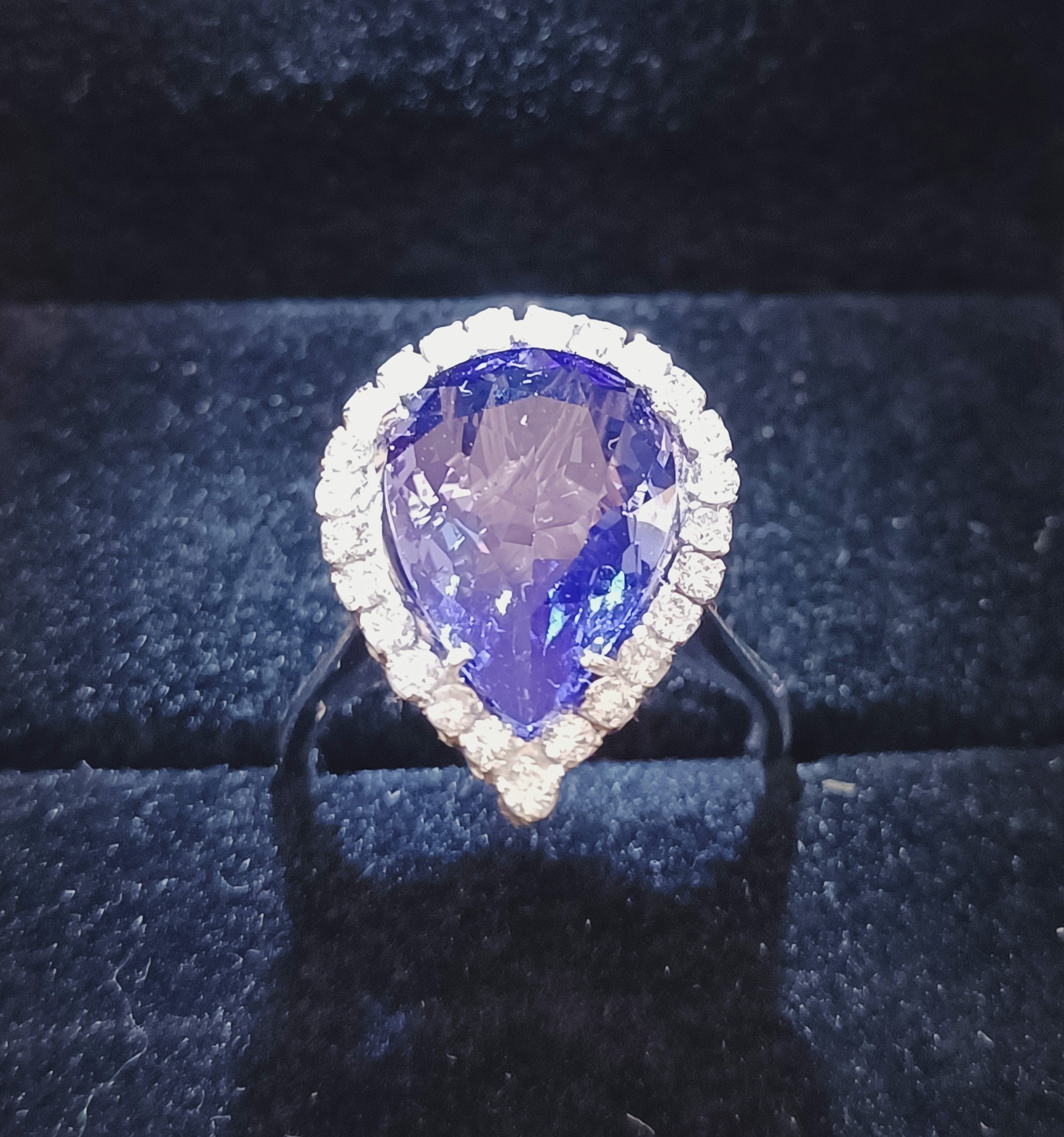 ANELLO GOCCIA TANZANITE E DIAMANTI.....KT 4,49 + KT 0,50 G COLOR VS