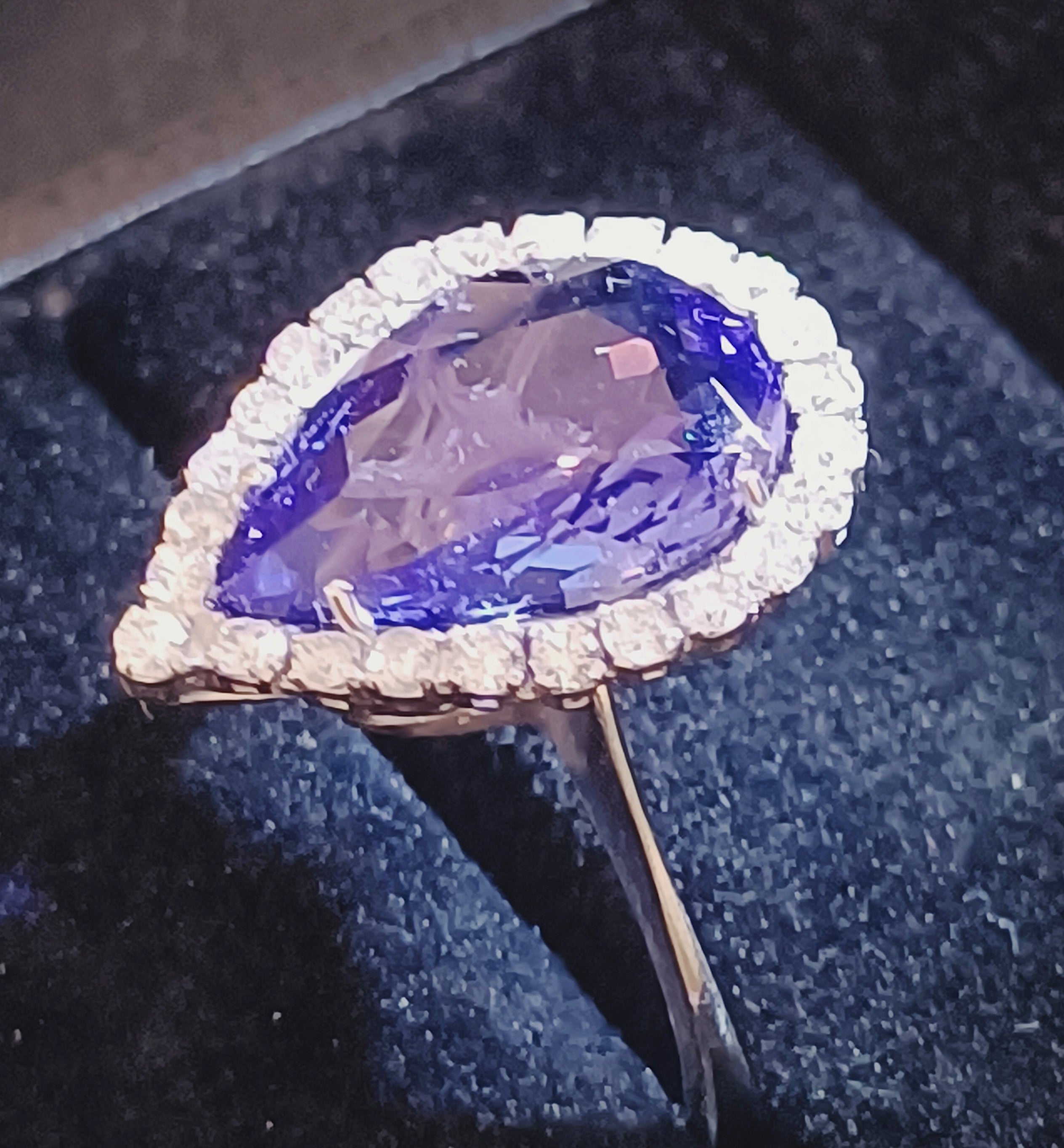 ANELLO GOCCIA TANZANITE E DIAMANTI.....KT 4,49 + KT 0,50 G COLOR VS