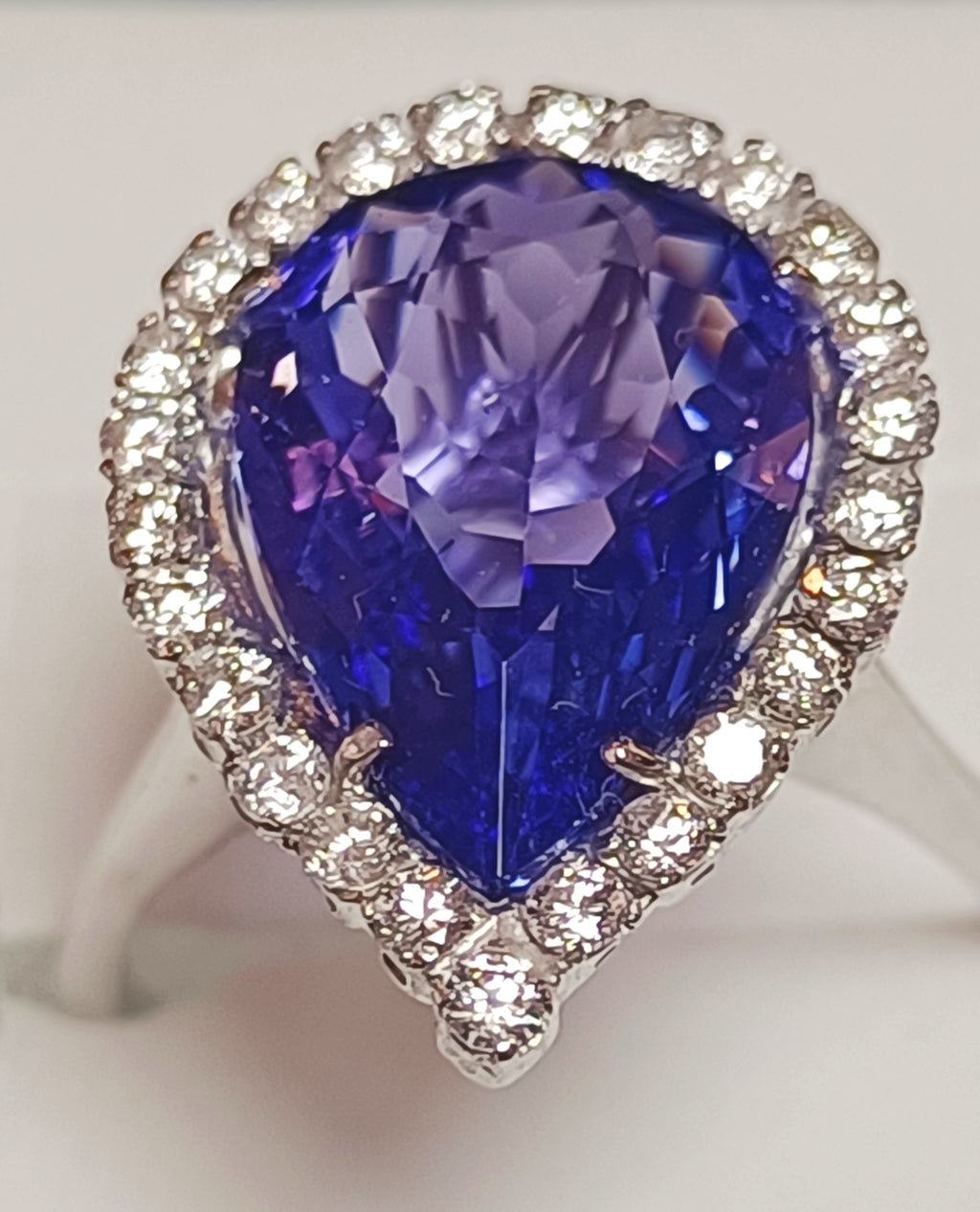 ANELLO GOCCIA TANZANITE E DIAMANTI.....KT 4,49 + KT 0,50 G COLOR VS