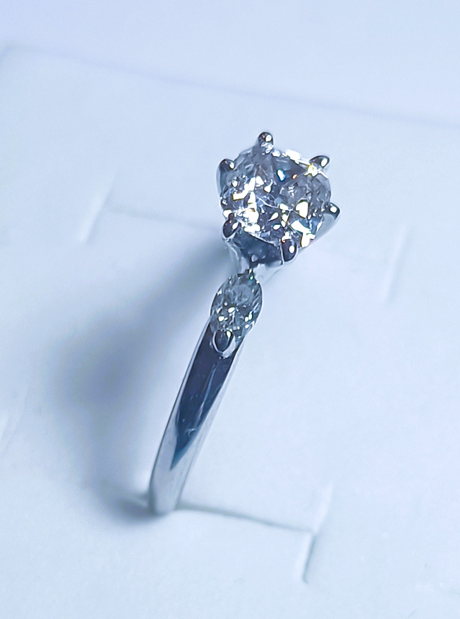 SOLITARIO IN ORO BIANCO 18KT DIAMANTE NATURALE CENTRALE KT 0,71 I COLOR