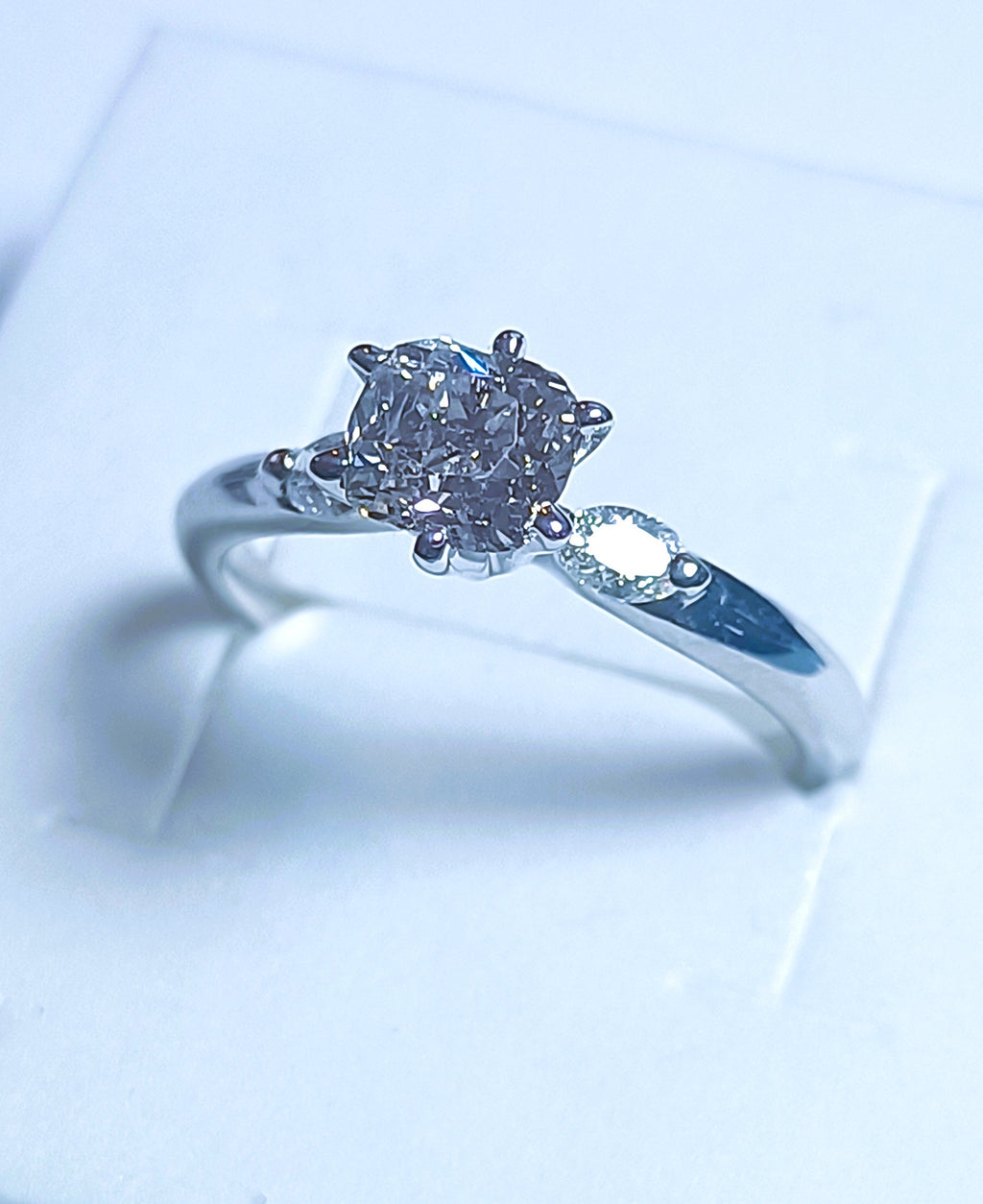 SOLITARIO IN ORO BIANCO 18KT DIAMANTE NATURALE CENTRALE KT 0,71 I COLOR