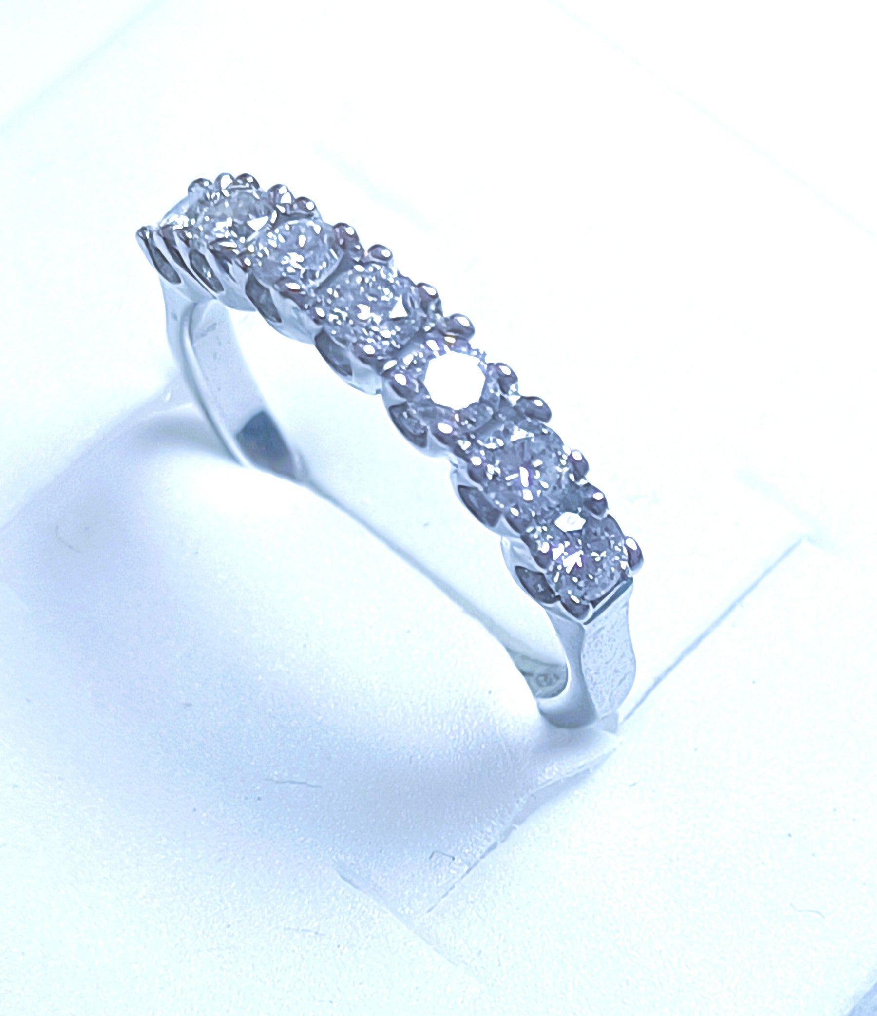 ANELLO VERETTA DIAMANTI NATURALI KT 0,56 H COLOR VS1