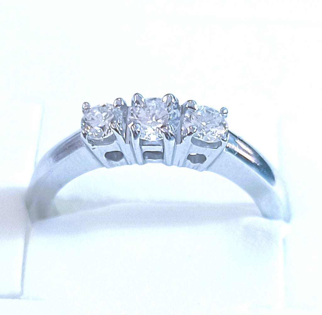 TRILOGY IN ORO BIANCO 18KT DIAMANTI NATURALI KT 0,36 G COLOR VVS2