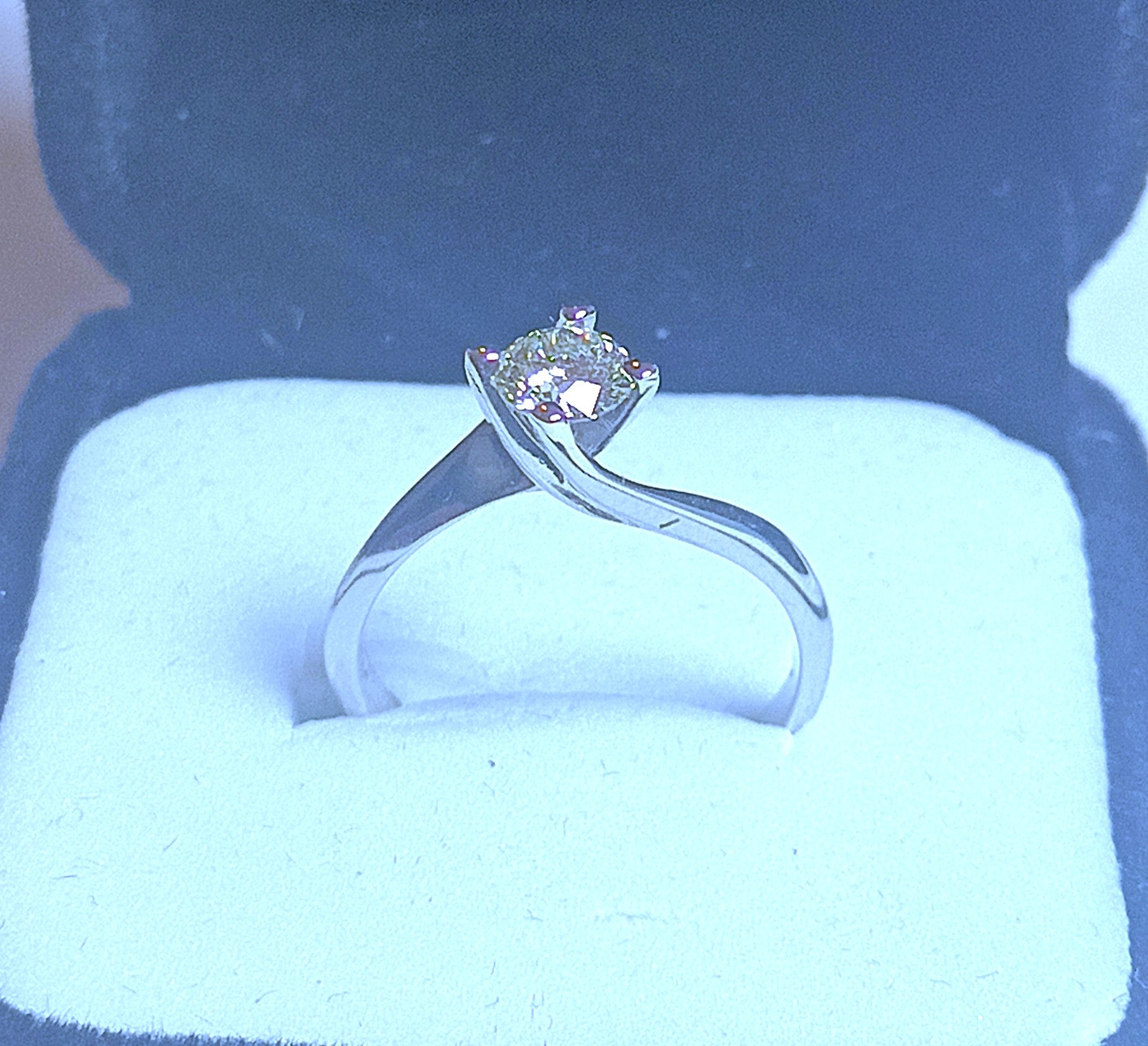 SOLITARIO IN ORO BIANCO 18KT DIAMANTE NATURALE KT 0,53 H COLOR SI