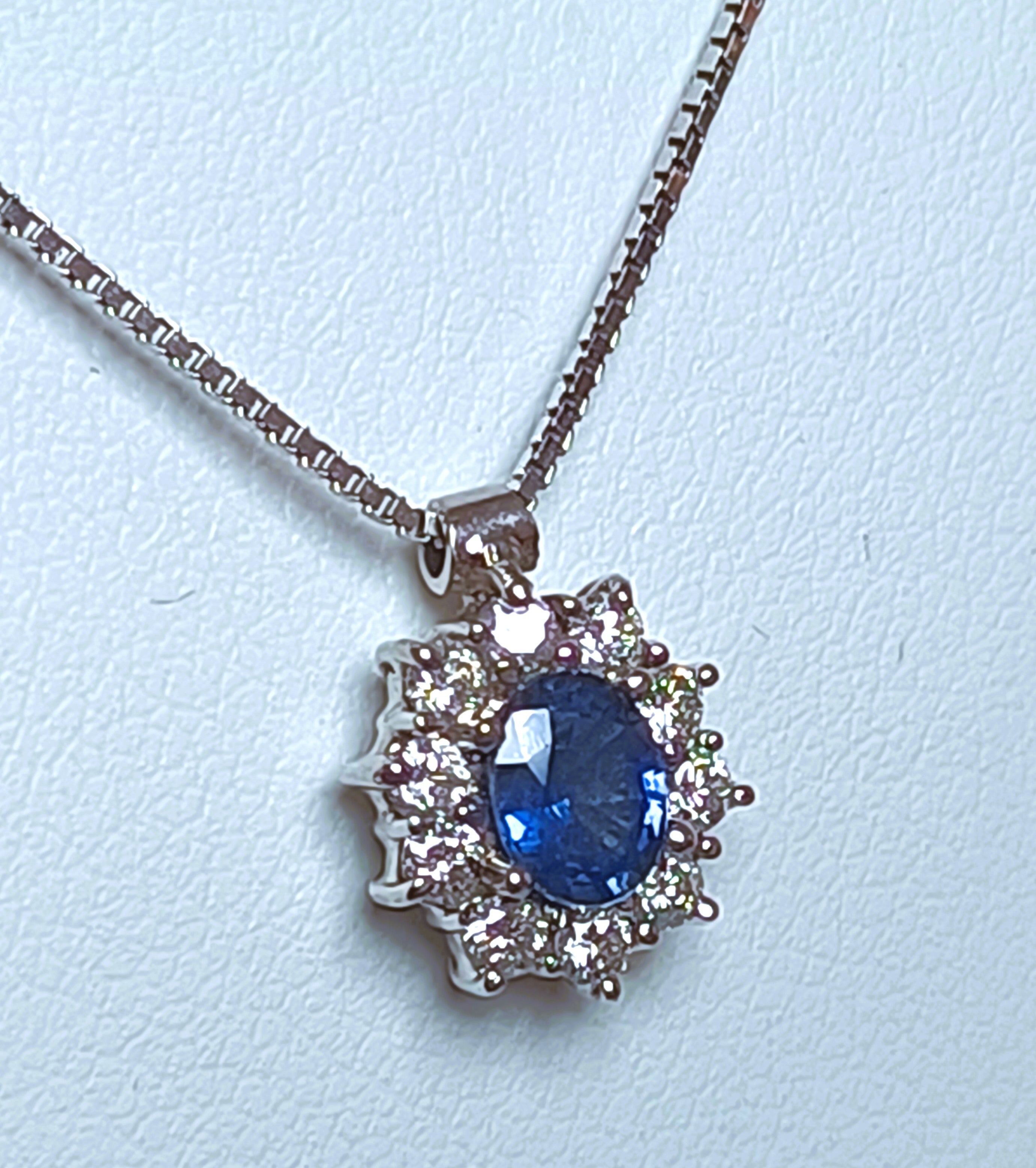 COLLANINA IN ORO BIANCO 18KT CON ZAFFIRO E DIAMANTI NATURALI