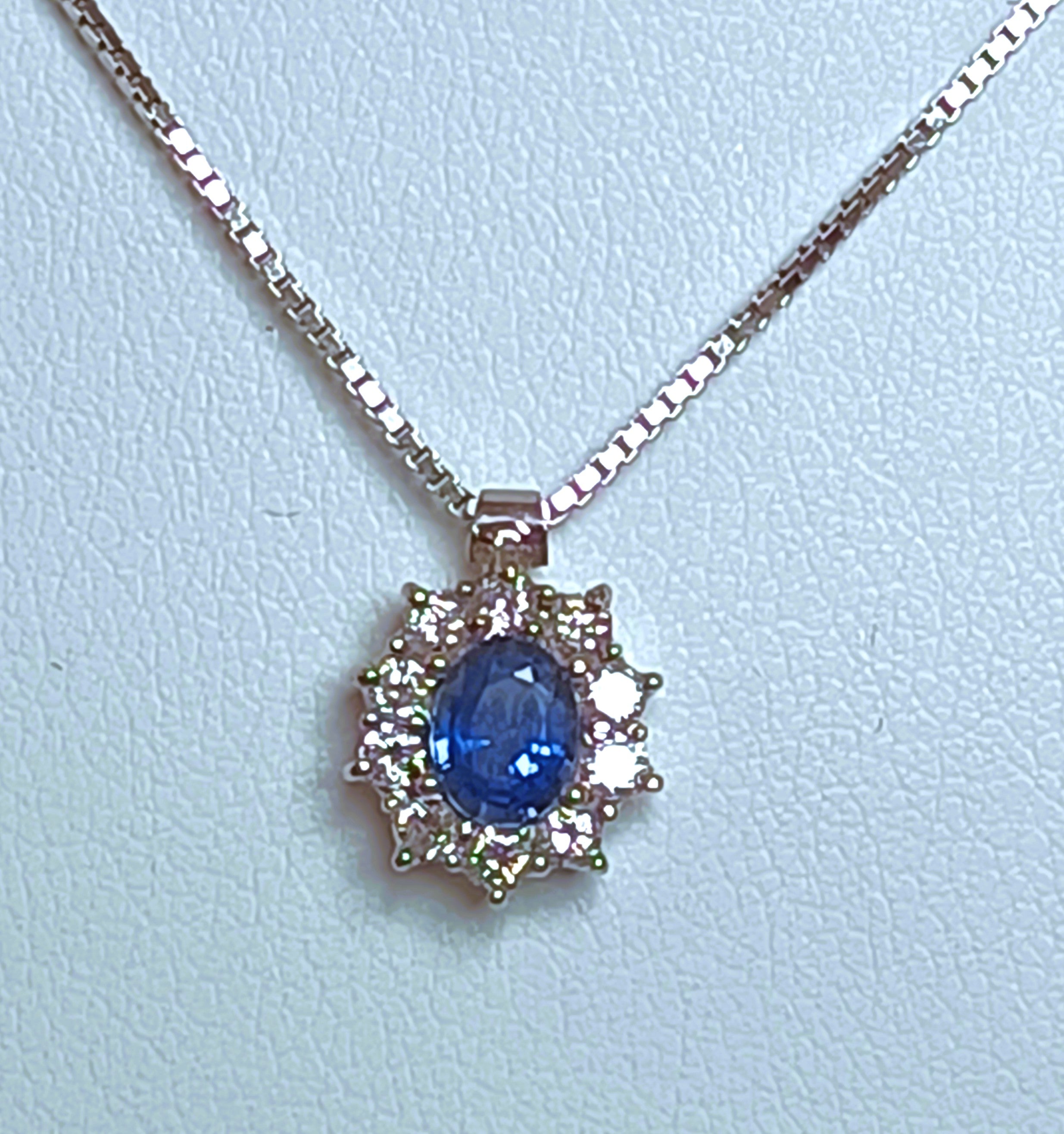 COLLANINA IN ORO BIANCO 18KT CON ZAFFIRO E DIAMANTI NATURALI