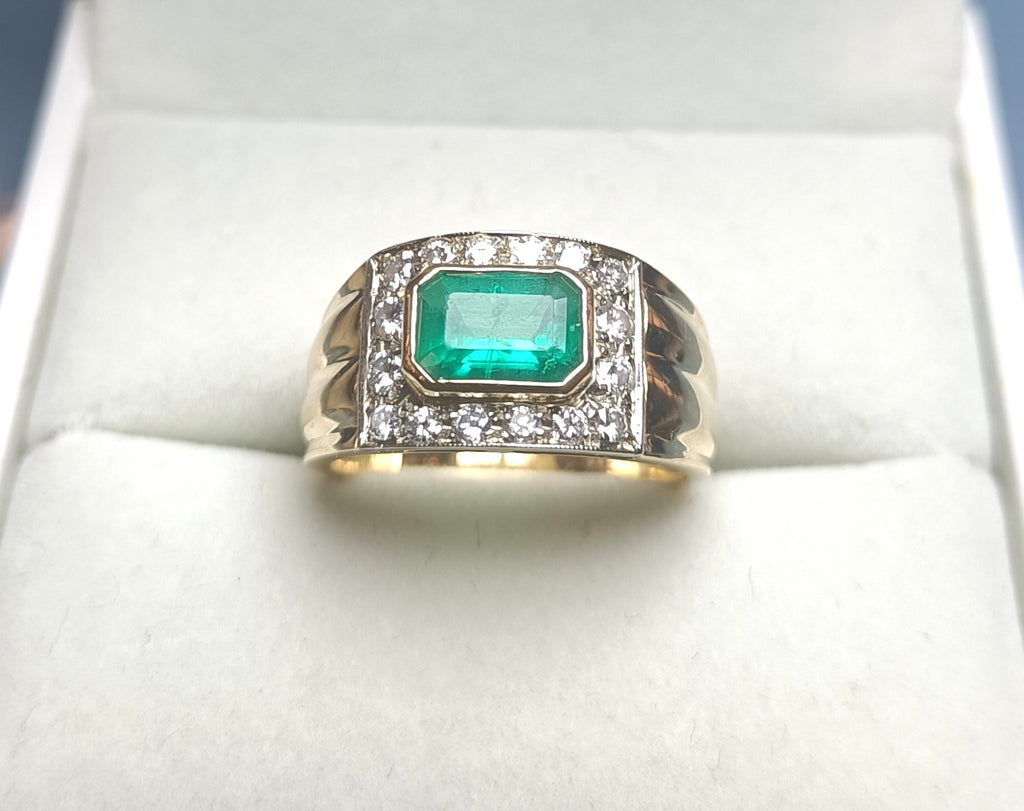 ANELLO FASCIA IN ORO GIALLO 18KT CON SMERALDO E DIAMANTI NATURALI