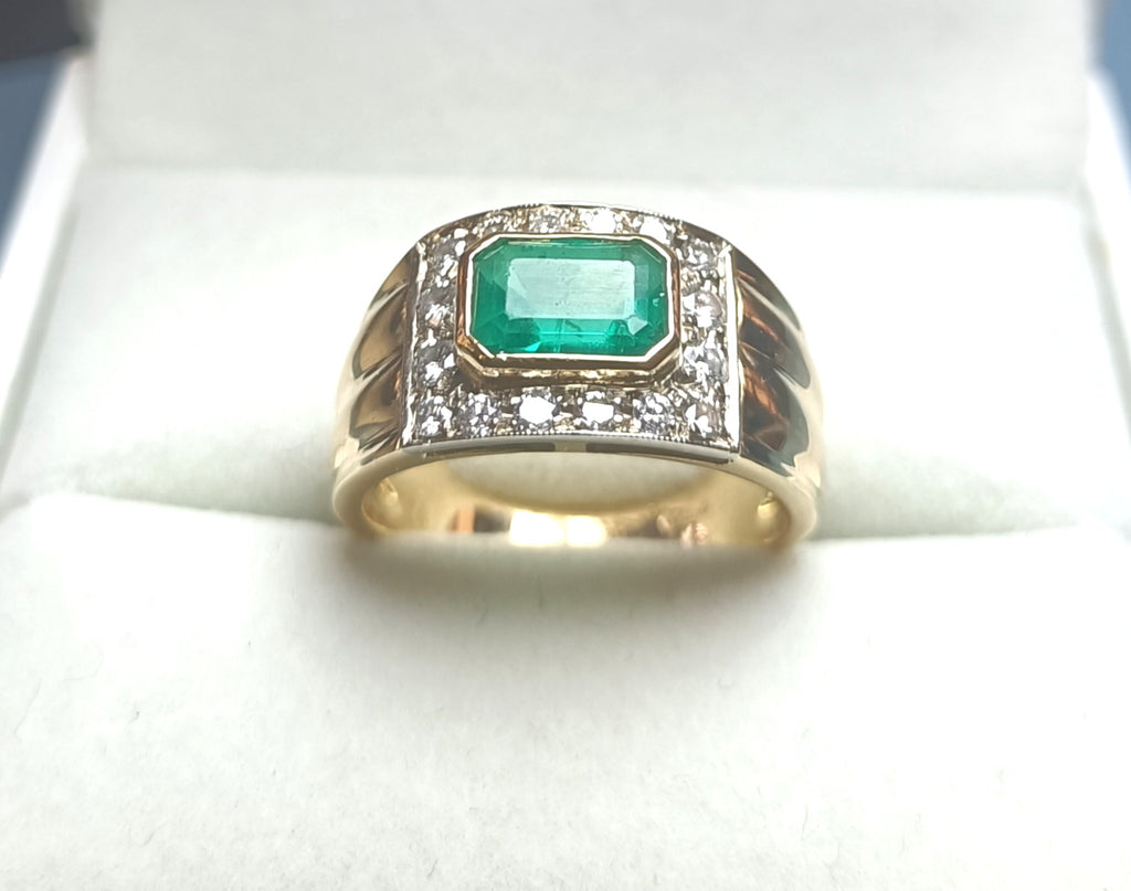 ANELLO FASCIA IN ORO GIALLO 18KT CON SMERALDO E DIAMANTI NATURALI