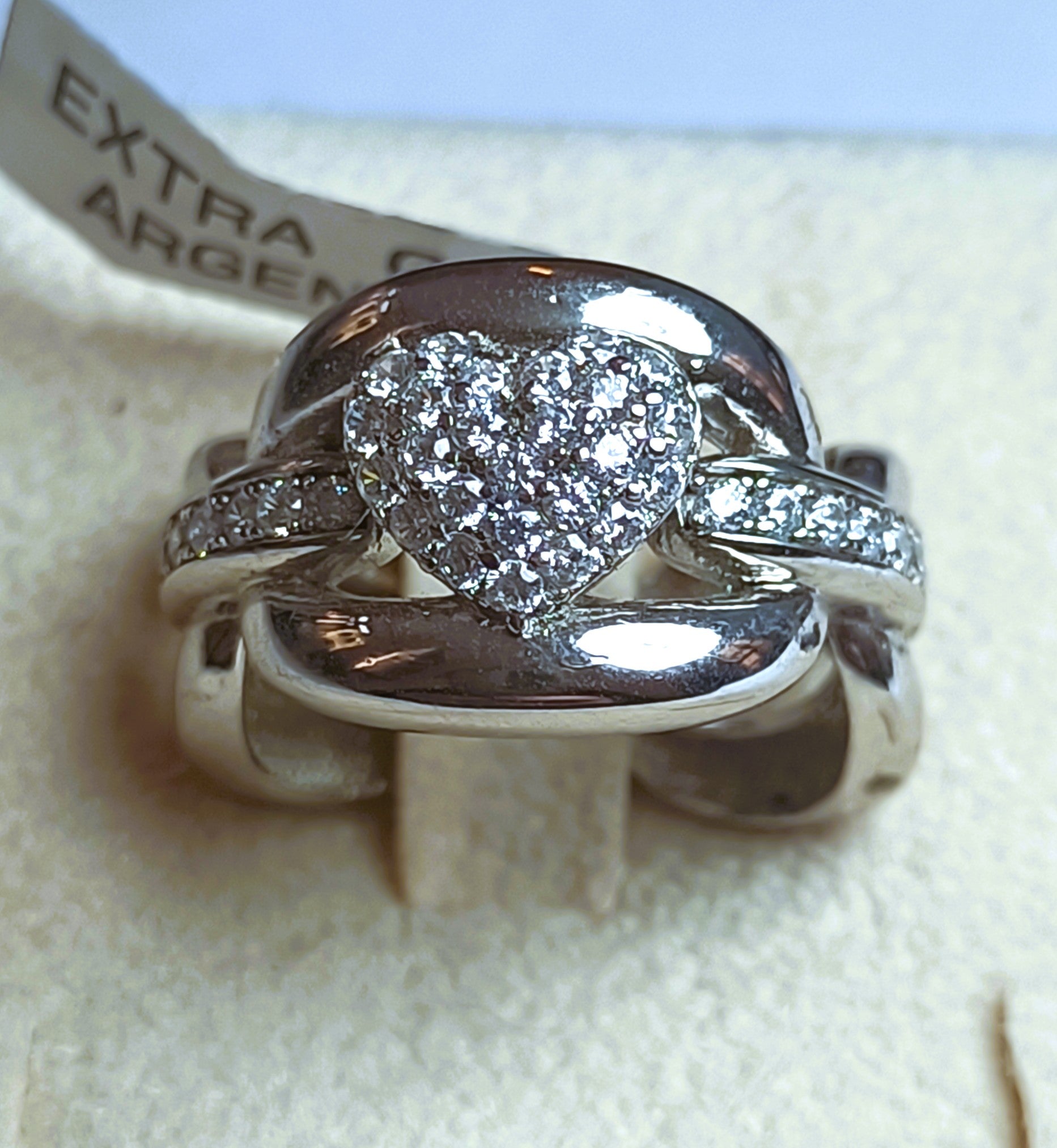 ANELLO FASCIA IN ARGENTO 925 CON DESIGN A CUORE E ZIRCONI BIANCHI