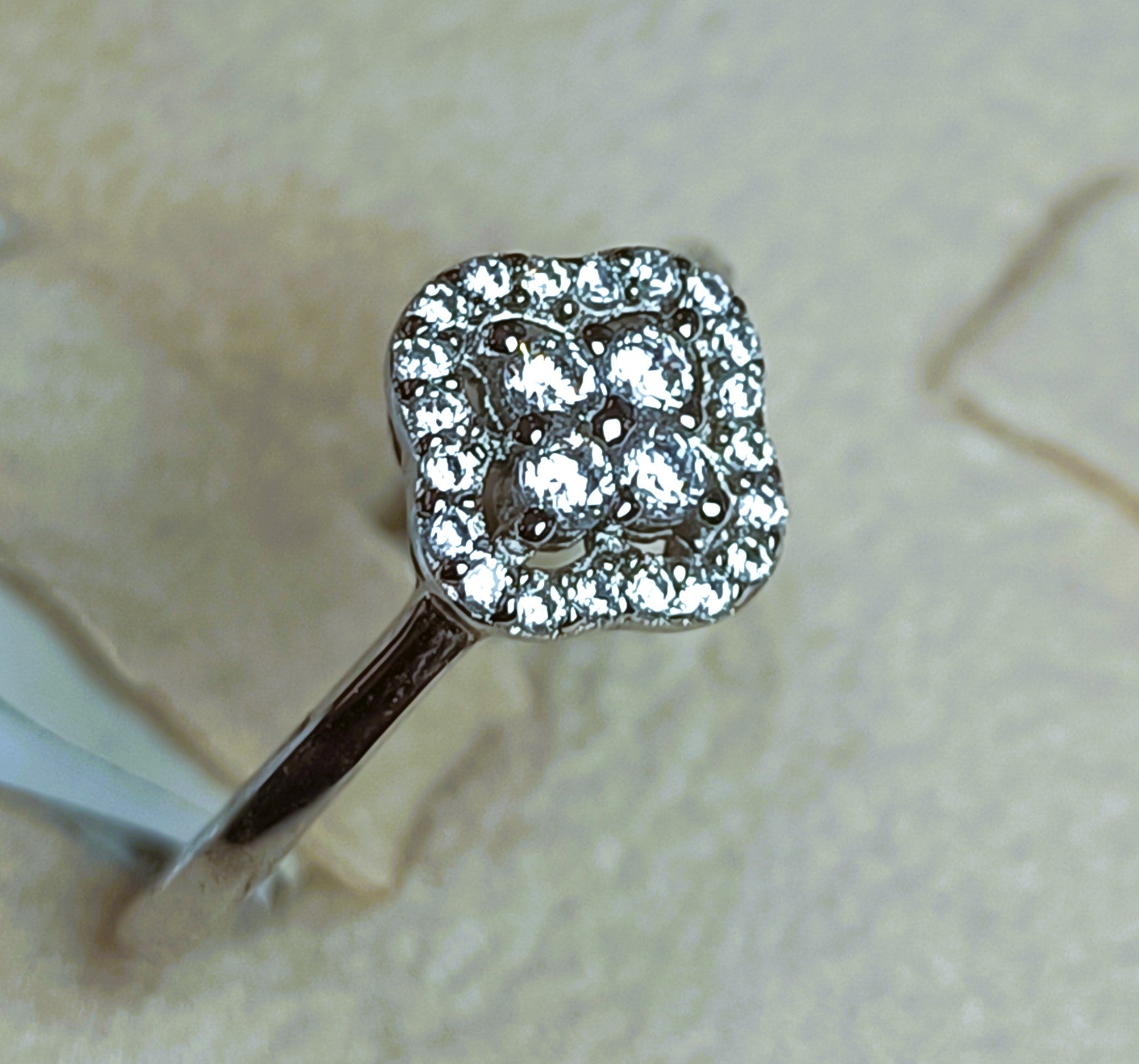 ANELLO IN ARGENTO 925 CON CUBIC ZIRCONIA DESIGN ULTRAMODERNO