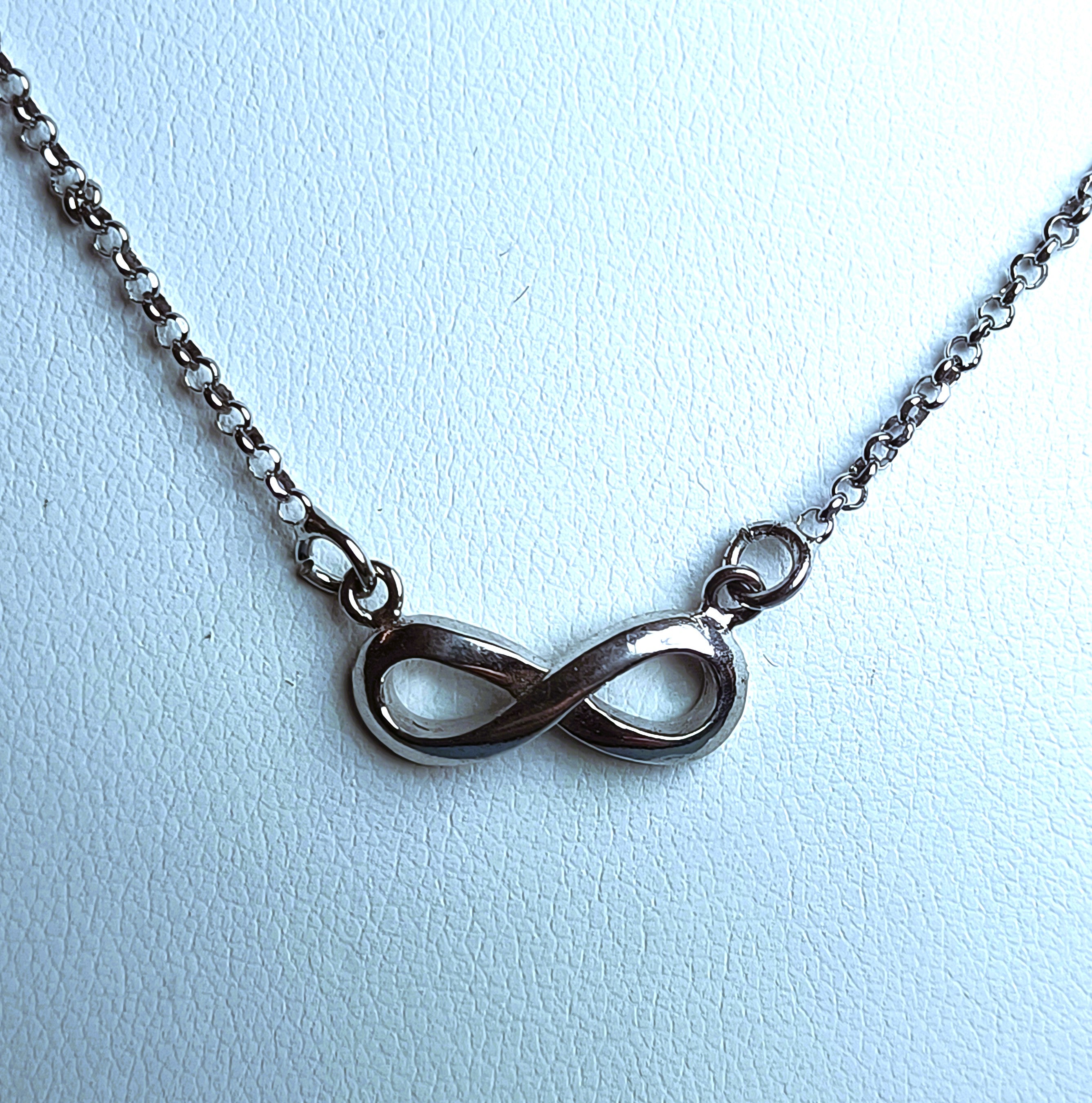 COLLANINA IN ARGENTO 925 RAPPRESENTA L'INFINITO