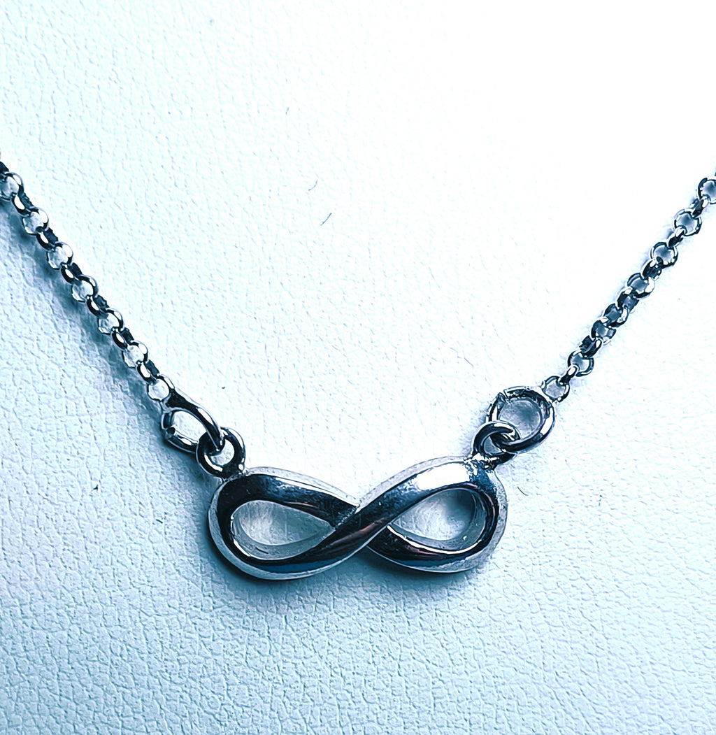 COLLANINA IN ARGENTO 925 RAPPRESENTA L'INFINITO