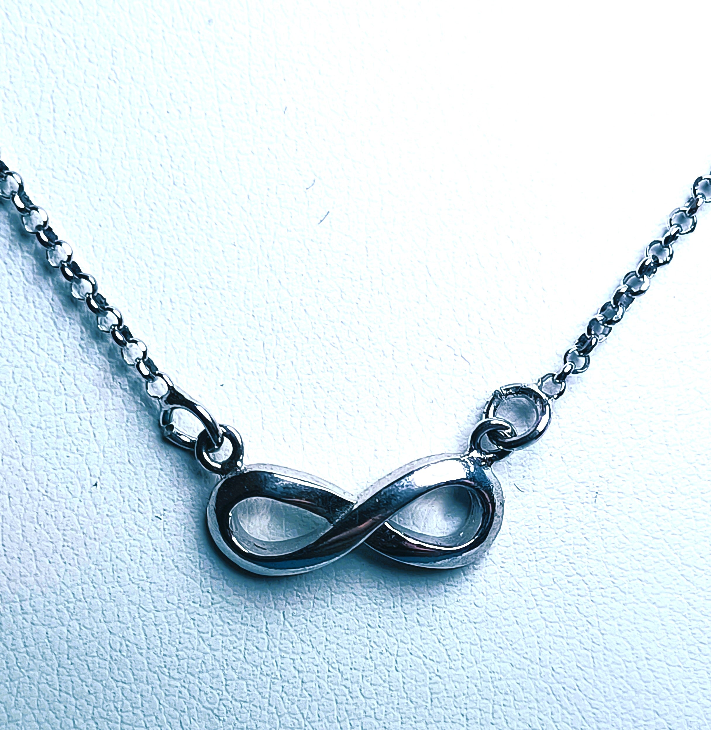 COLLANINA IN ARGENTO 925 RAPPRESENTA L'INFINITO