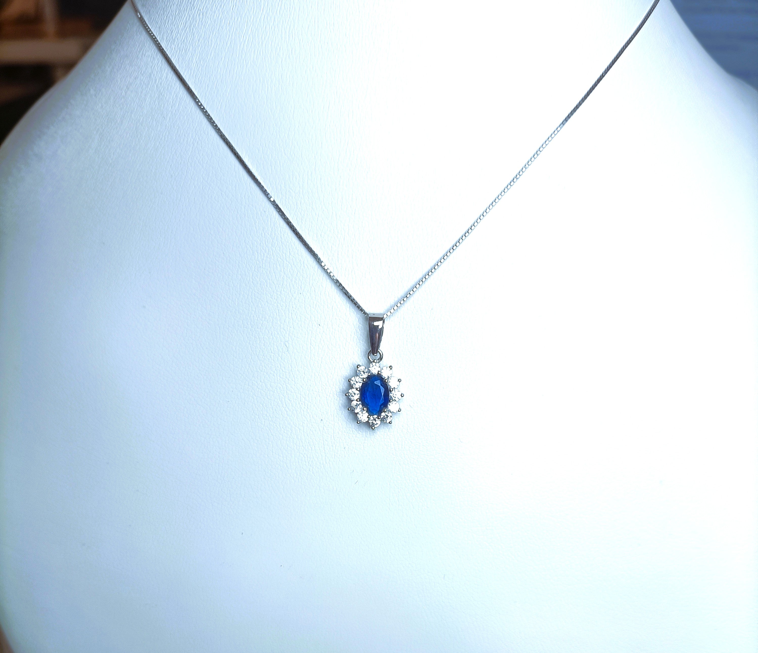 COLLANA IN ARGENTO 925 CON PENDENTE VERSIONE GRANDE PIETRA BLU E ZIRCONI