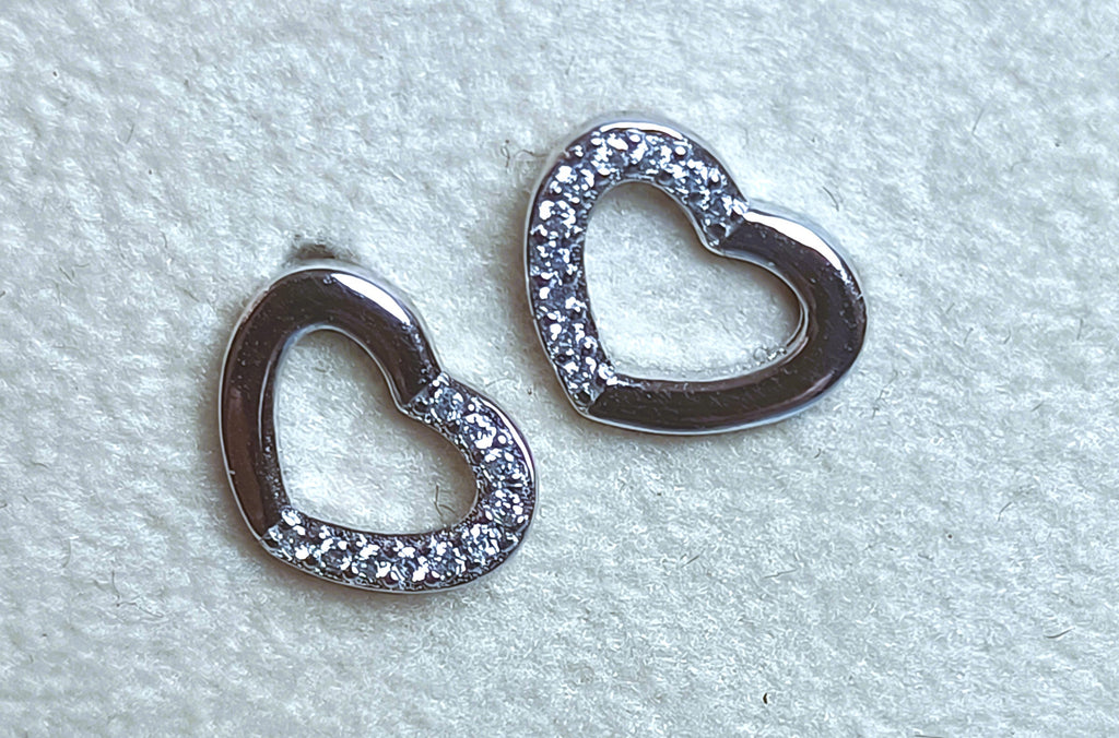 ORECCHINI A CUORE E ZIRCONI BIANCHI LUMINOSI IN ARGENTO 925