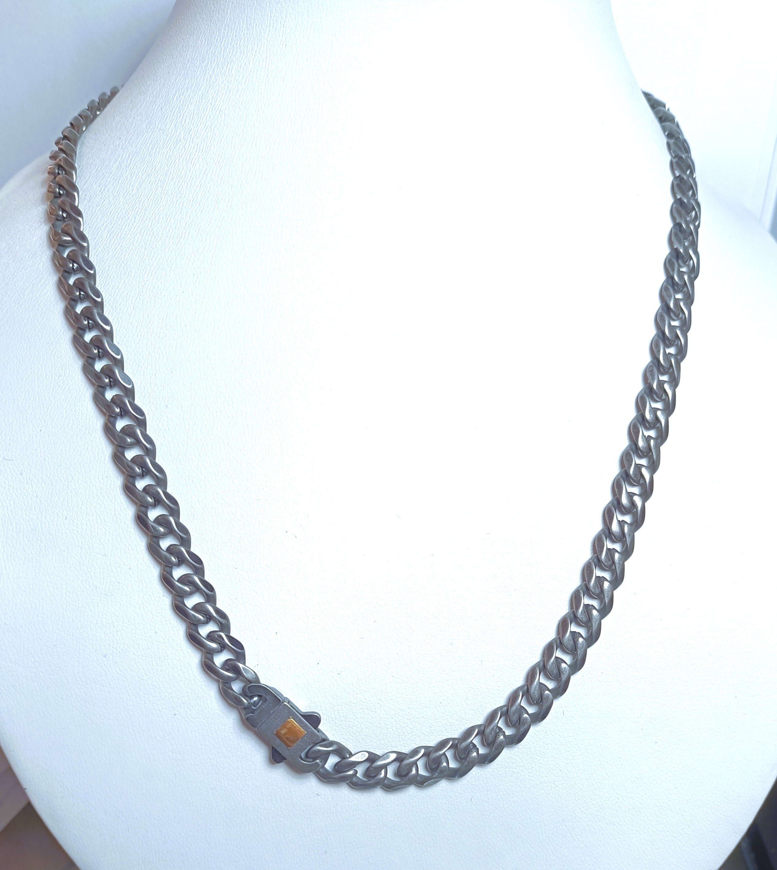 COLLANA IN ACCIAIO ANALLERCICO ED ORO 18KT GIALLO DELLA "ROSSO AMANTE "