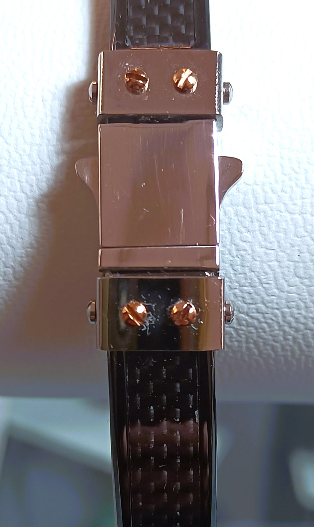 BRACCIALE  ACCIAIO PVD "ROSSO AMANTE" E FIBRA DI CARBONIO 19.5