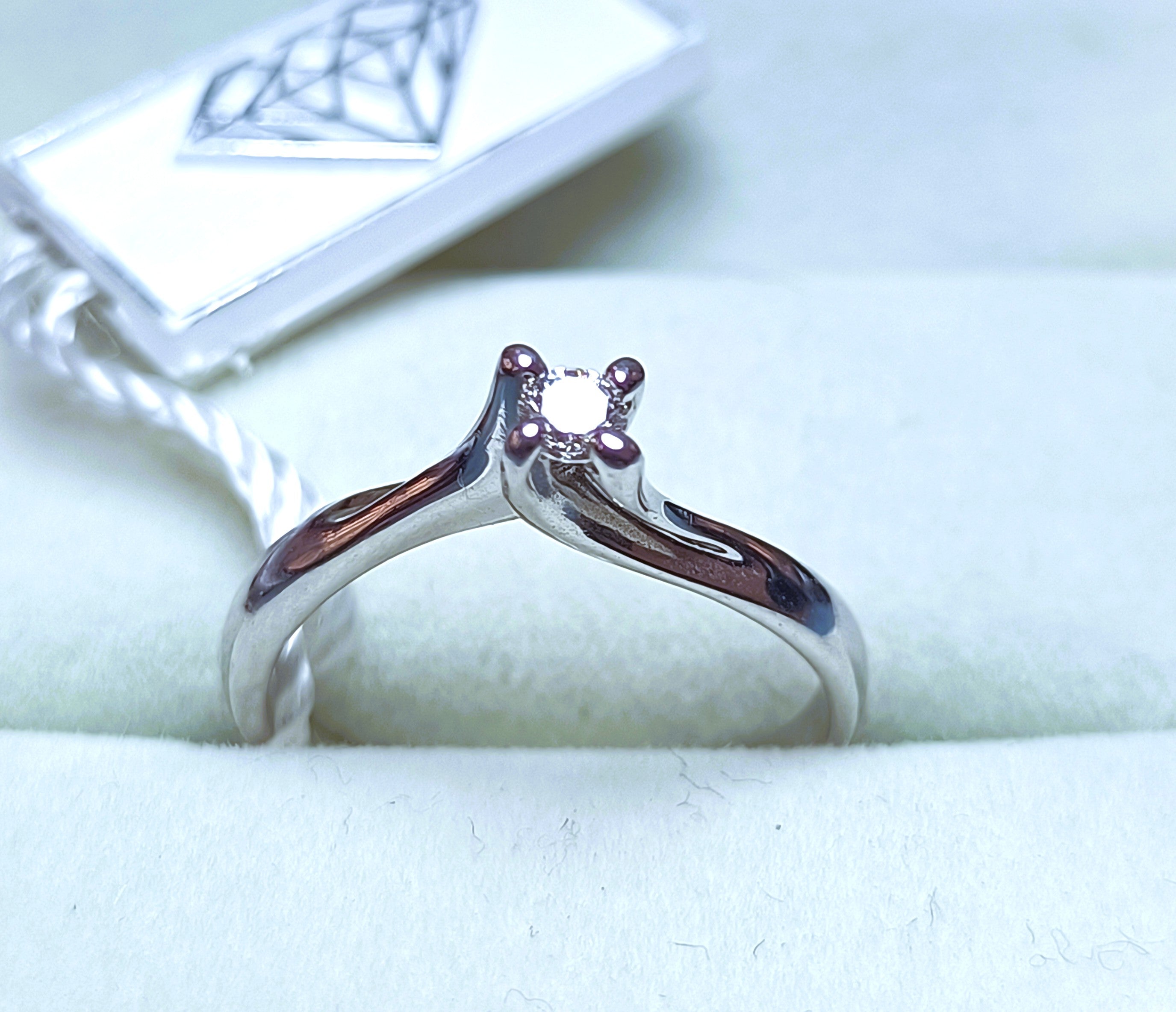 SOLITARIO ORO BIANCO 18KT DIAMANTE NATURALE KT 0,10