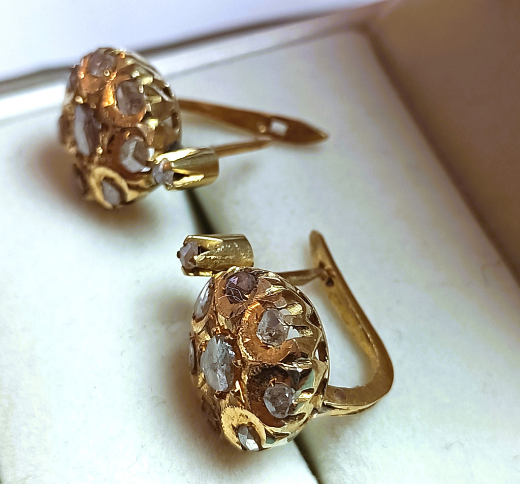 ORECCHINI IN ORO GIALLO 18KT E ROSETTE DI DIAMANTE KT 2,00