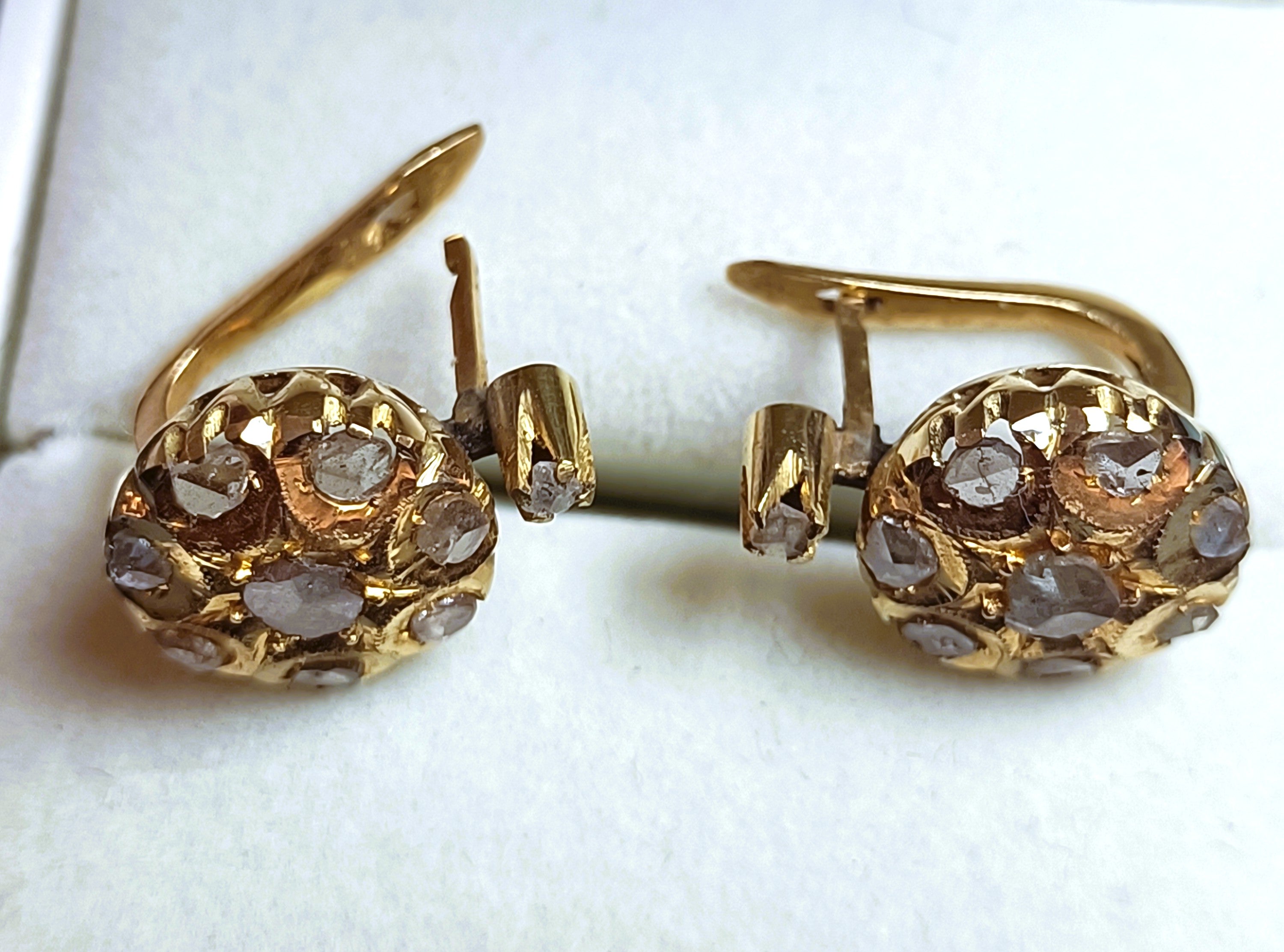 ORECCHINI IN ORO GIALLO 18KT E ROSETTE DI DIAMANTE KT 2,00