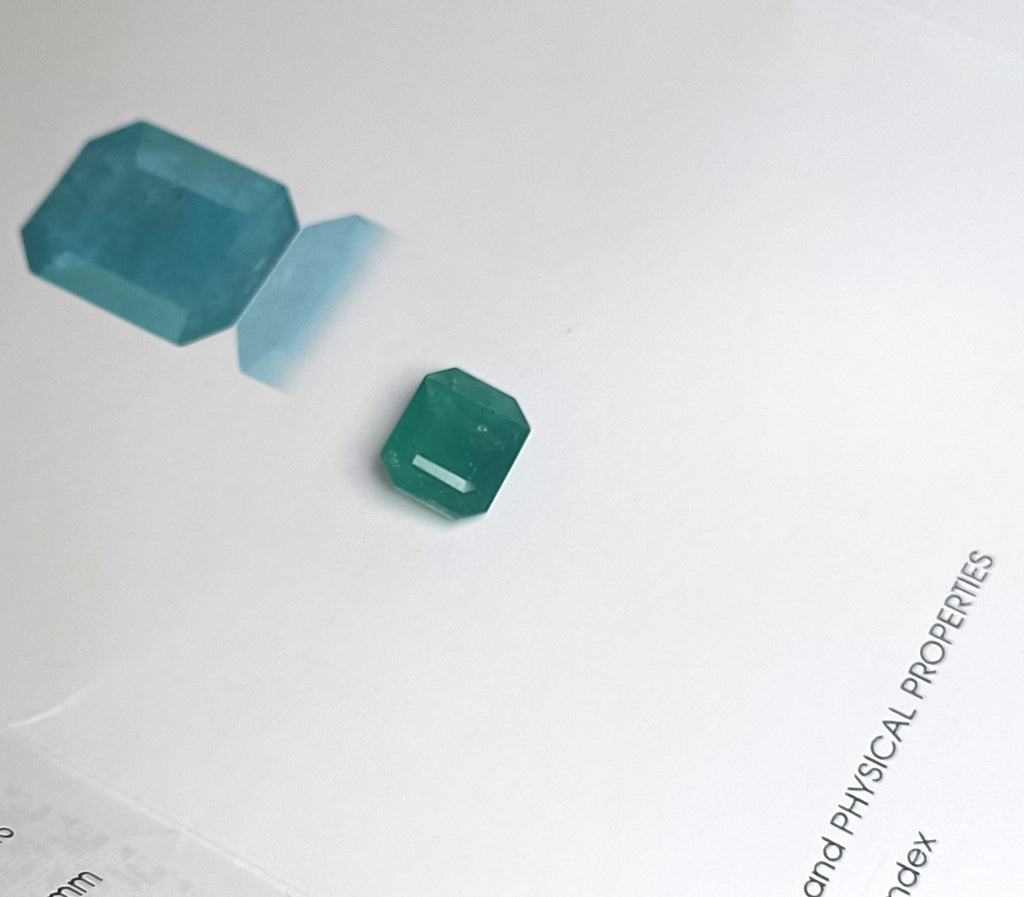 SMERALDO NATURALE SEMI TRASPARENT 4,88 KT CERTIFICATO I.G.I