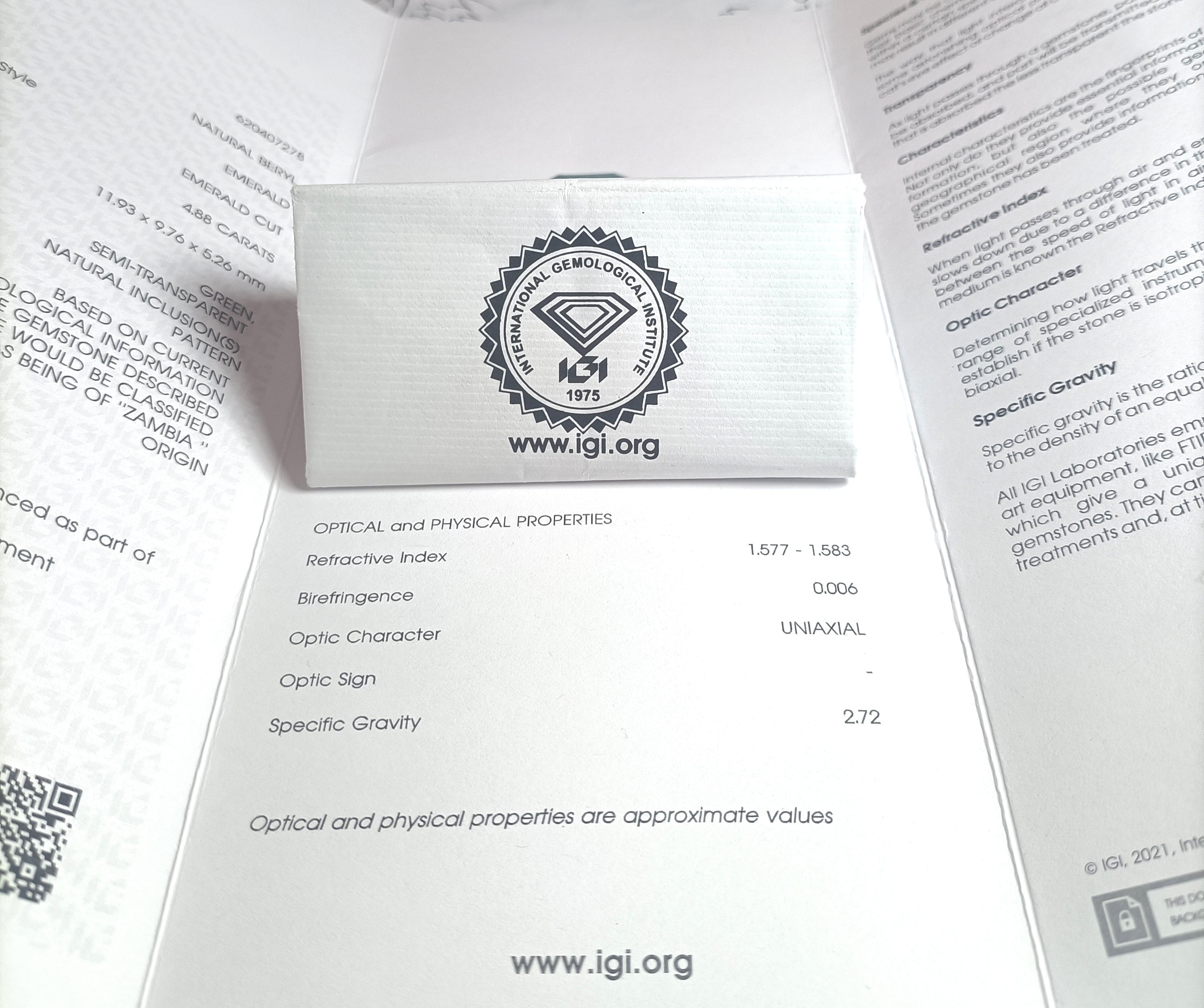 SMERALDO NATURALE SEMI TRASPARENT 4,88 KT CERTIFICATO I.G.I