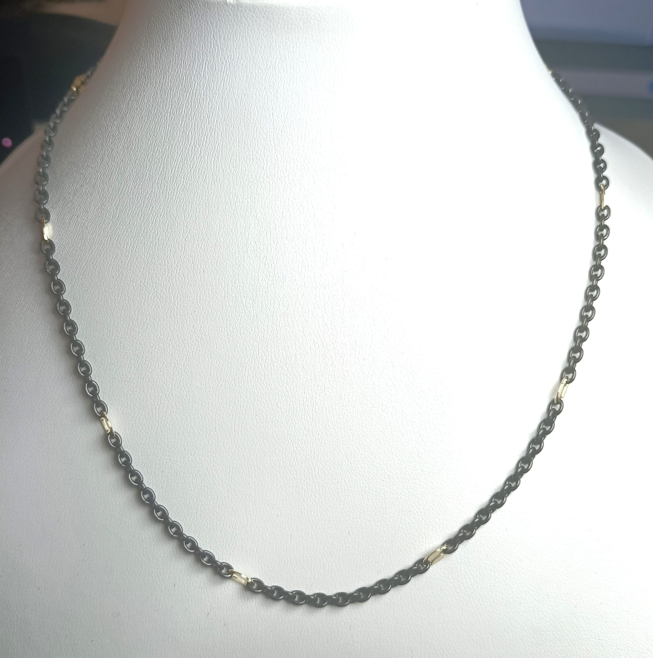 COLLANINA GIROCOLLO IN ACCIAIO BRUNITO E PL ORO