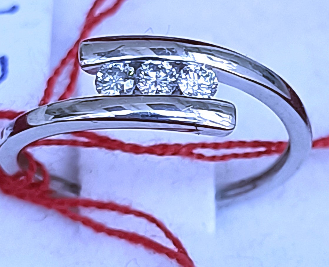 TRYLOGY CONTRARIE IN ORO BIANCO 9KT   DIAMANTI NATURALI KT 0,18 F COLOR VVS1