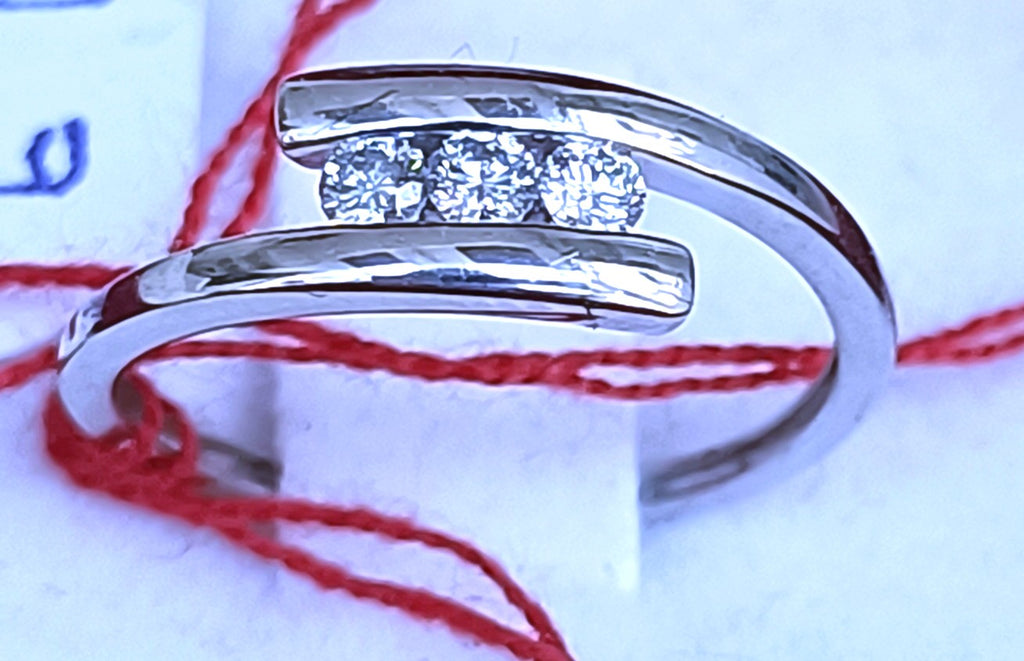 TRYLOGY CONTRARIE IN ORO BIANCO 9KT   DIAMANTI NATURALI KT 0,18 F COLOR VVS1