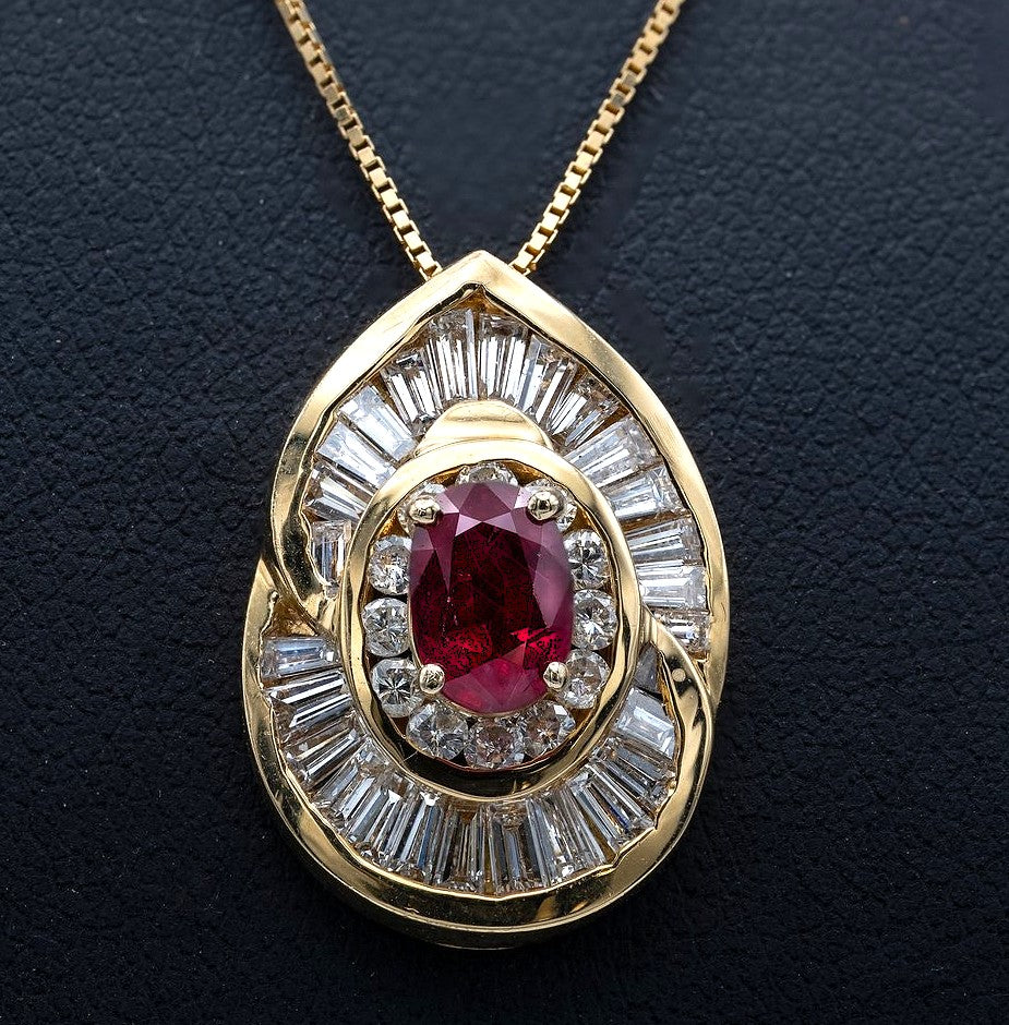 PENDENTE IN ORO GIALLO 18KT RUBINO BIRMANO E DIAMANTI NATURALI